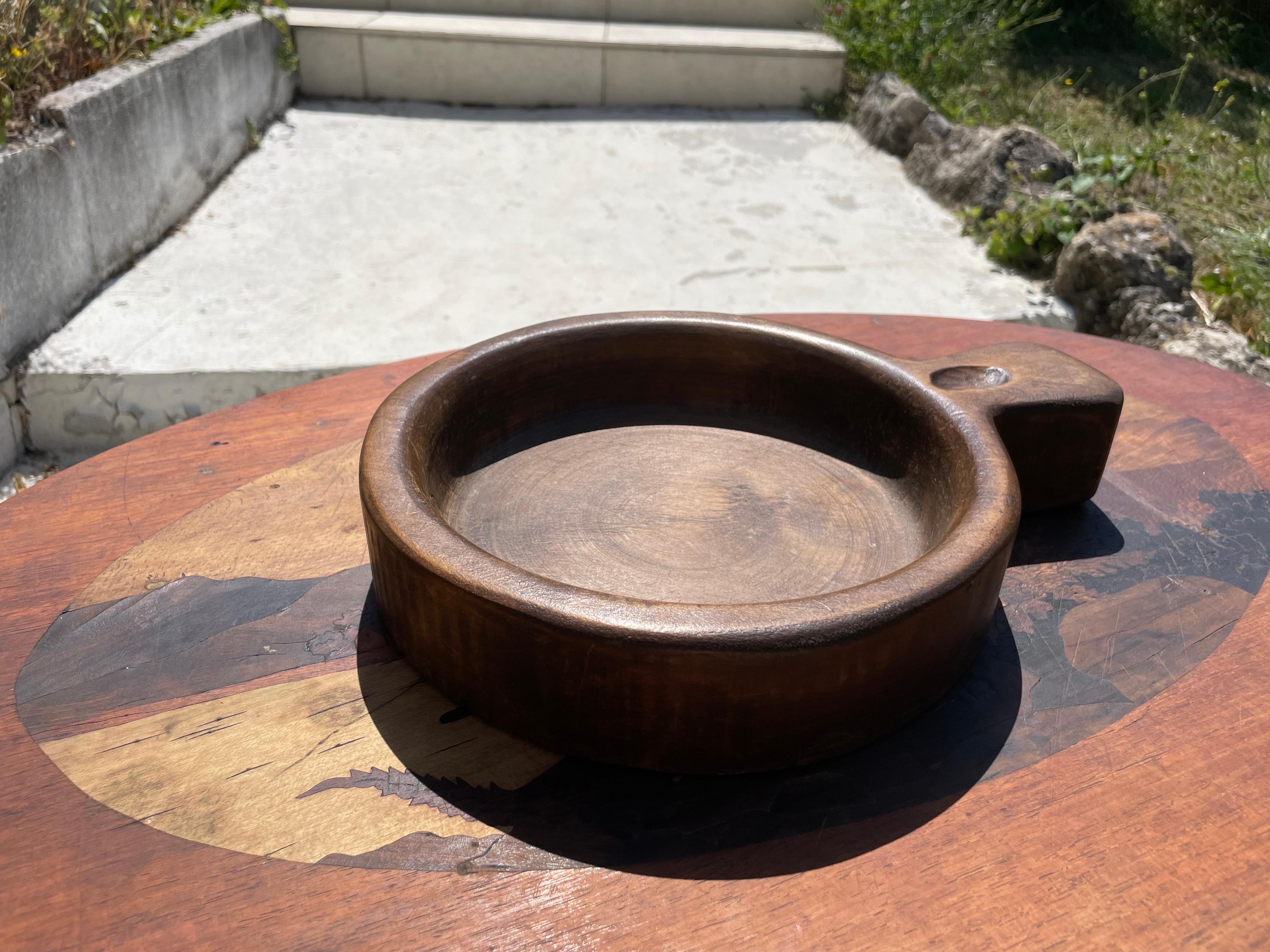 Vintage Wood Round Serving Tray Platter or Vide Poche, Brown Color, France, 1960 In Good Condition For Sale In Auribeau sur Siagne, FR