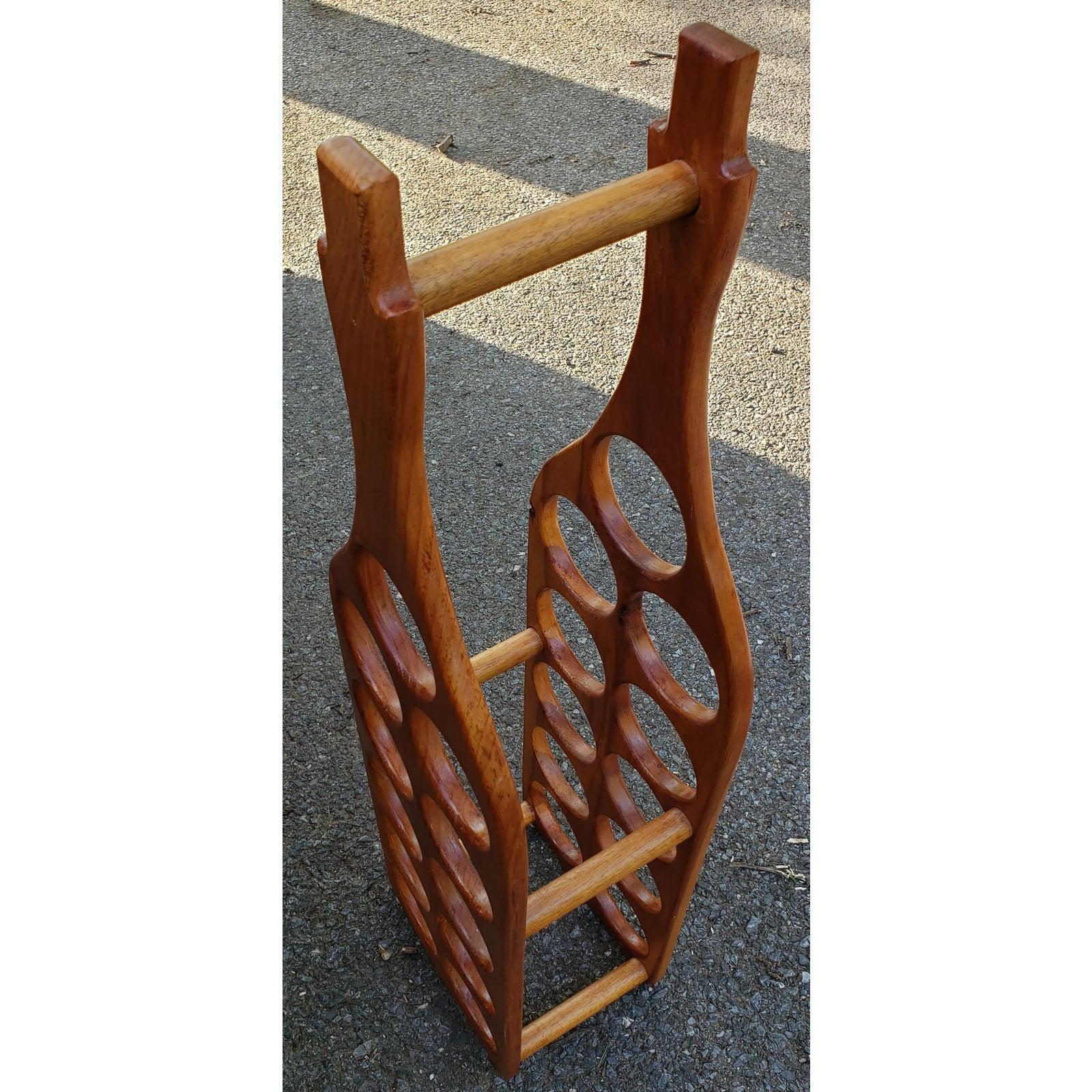 Vintage wood wine rack in the Form of a wine bottle after Shoemaker.
Holds 11 bottles of wine. It is in great condition. Has been refinished.
It measures 10