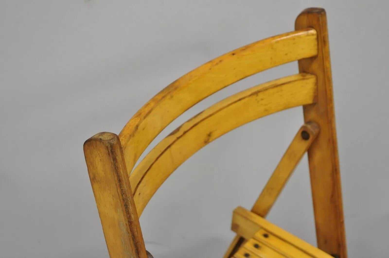 20th Century Vintage Wood Slat Seat Mid Century Modern Folding Dining Game Chair For Sale