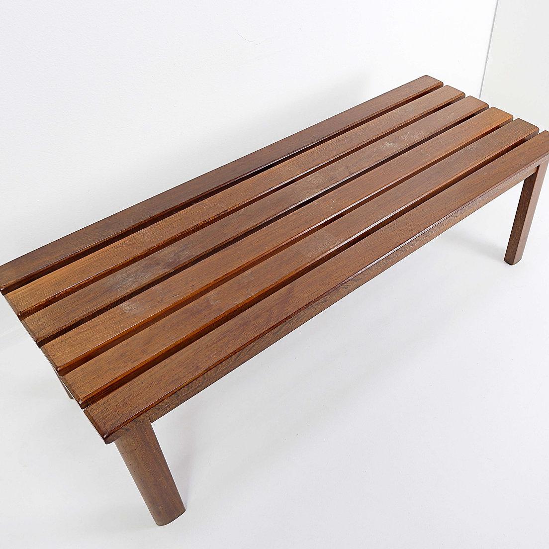Banc vintage à lattes en bois - années 1960 en vente 3