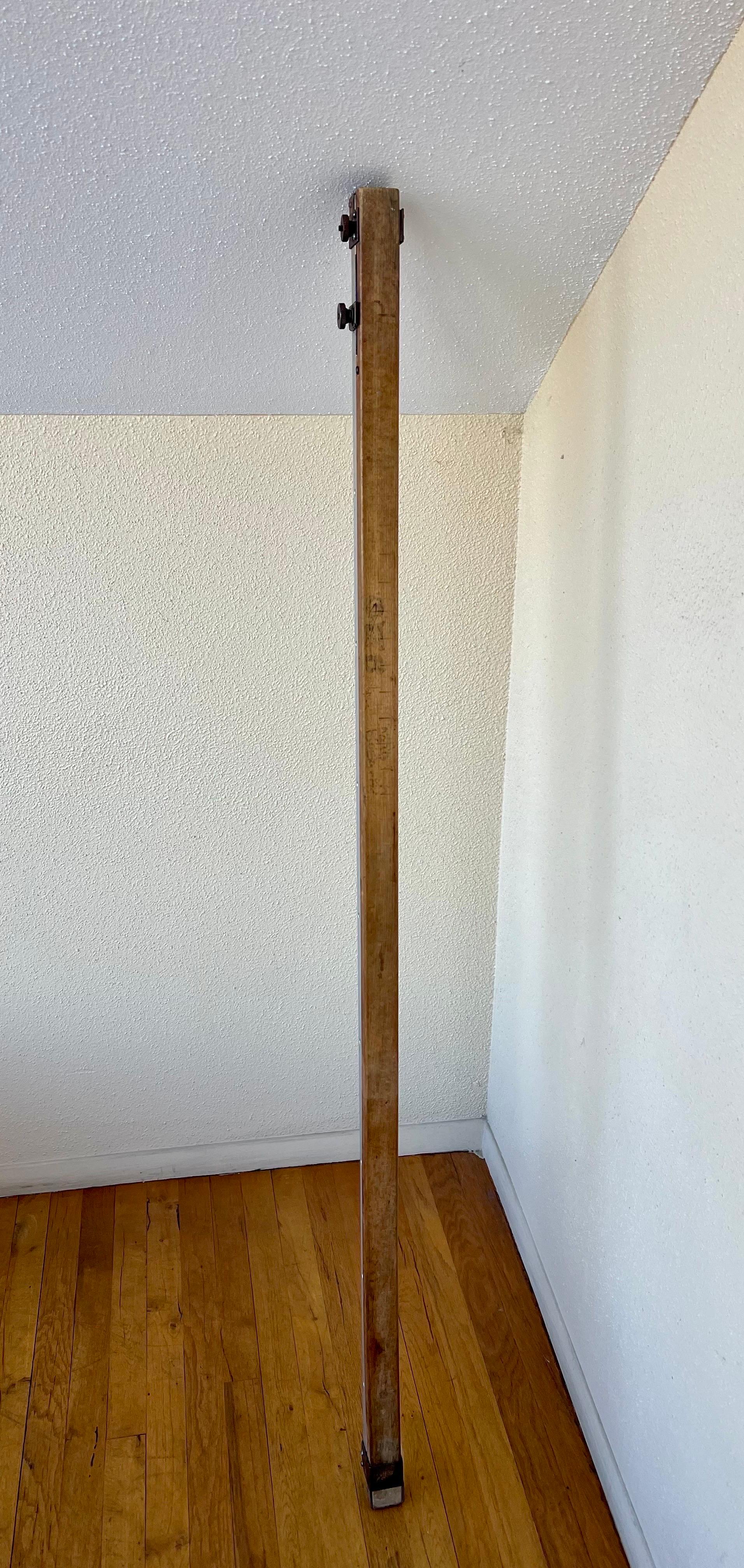 Survey en bois vintage mesurant un grand bton par Lenner Bon état - En vente à San Diego, CA