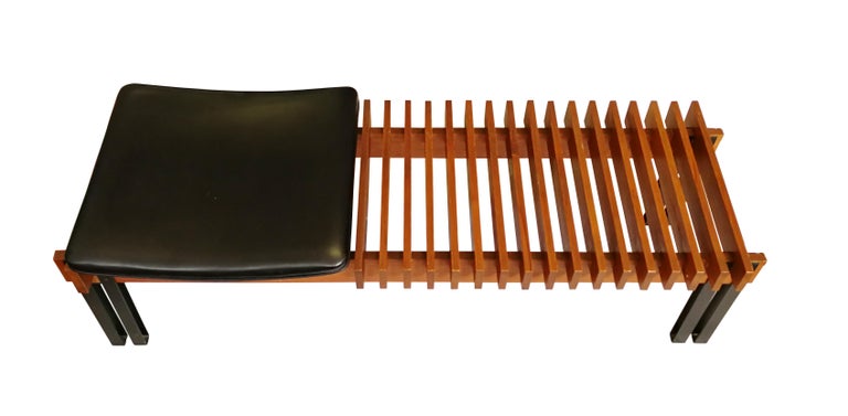 Vintage wood teak bench in lacquered metal, with pillow dressed in tiny imitation leather.
Good conditions.