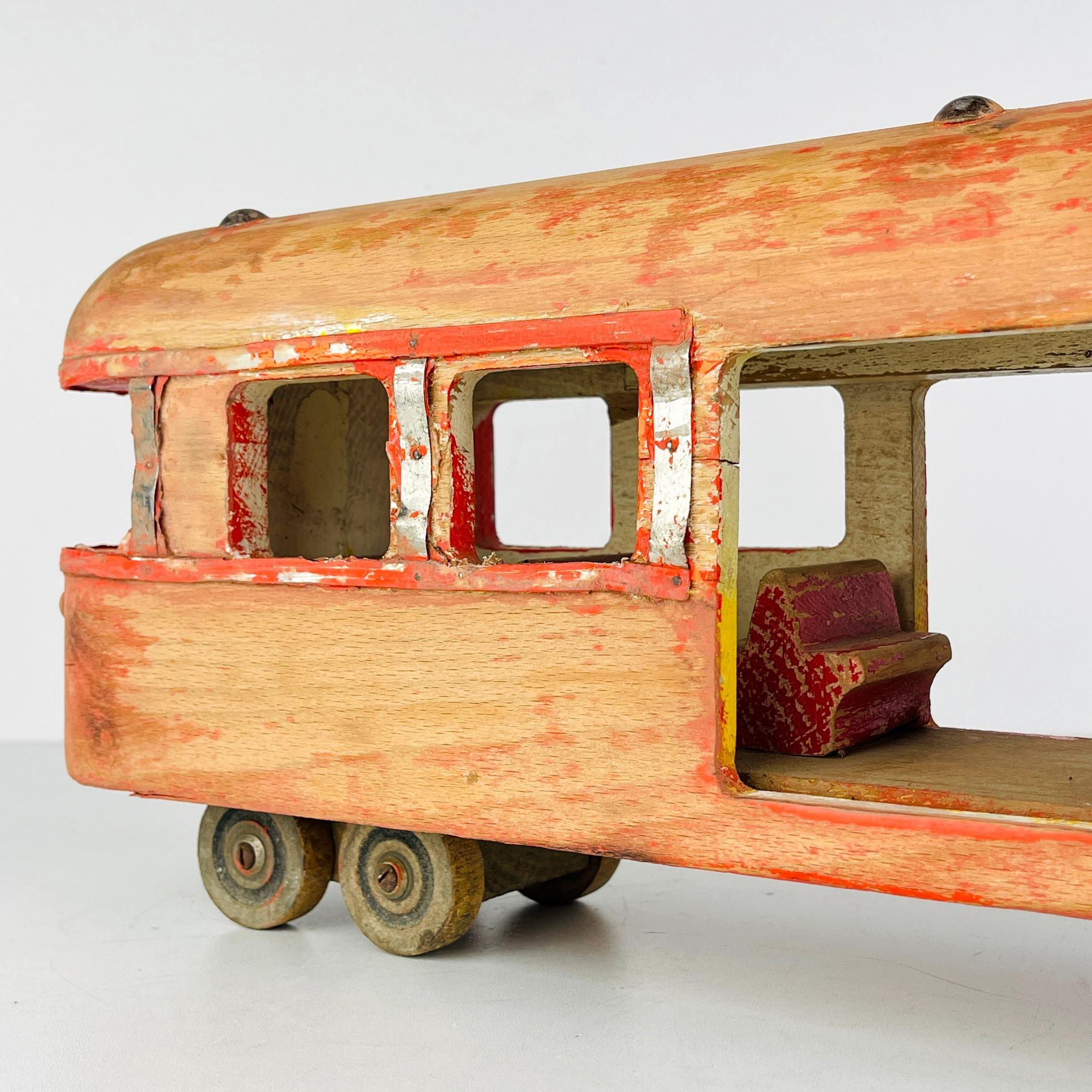 Vintage Holzspielzeug Eisenbahnwagen Italien 1950er Jahre  im Zustand „Gut“ im Angebot in Miklavž Pri Taboru, SI