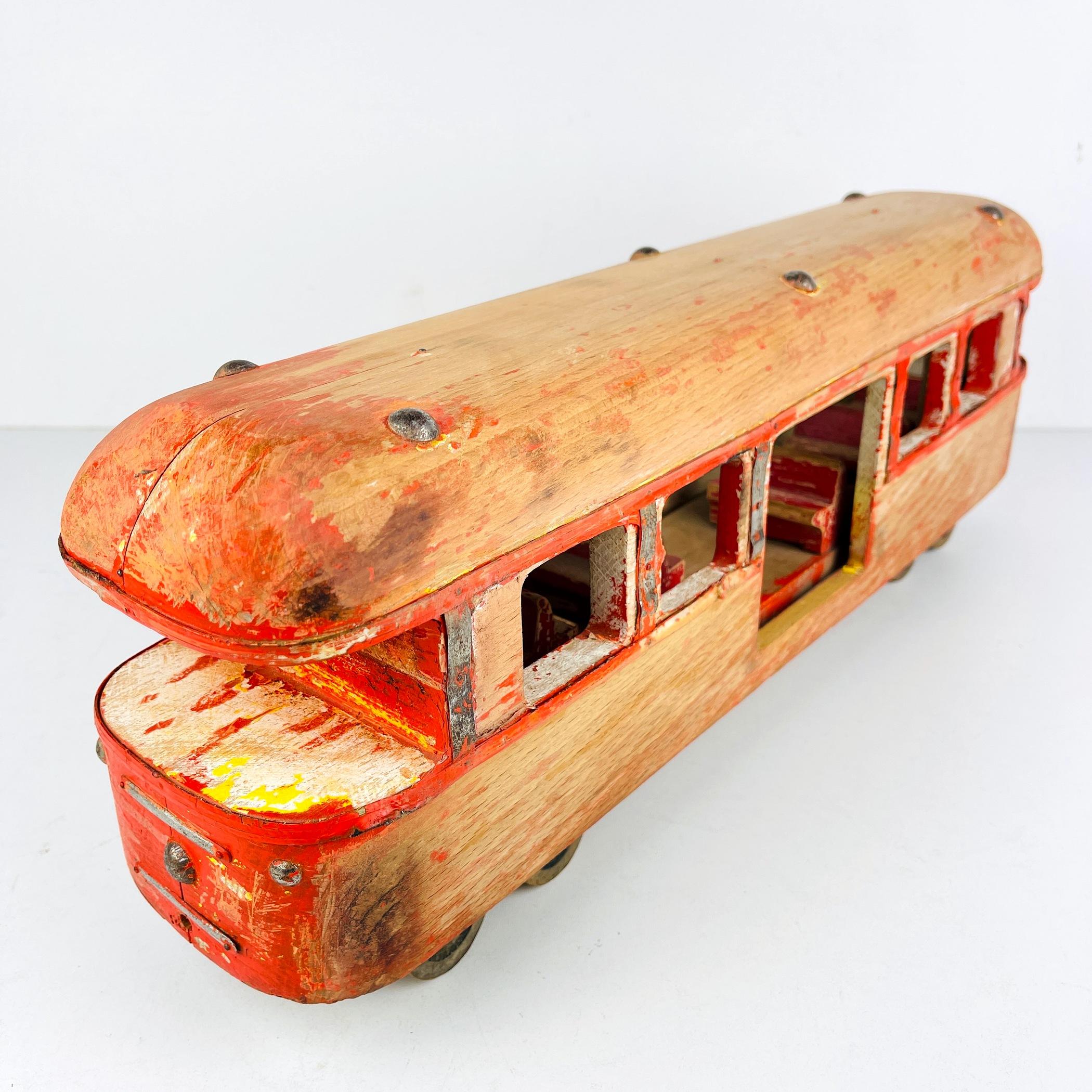 Vintage Holzspielzeug Eisenbahnwagen Italien 1950er Jahre  im Angebot 3