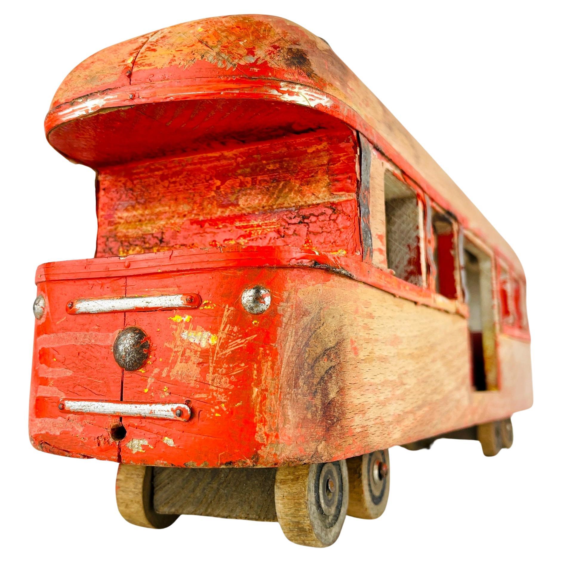 Vintage Holzspielzeug Eisenbahnwagen Italien 1950er Jahre  im Angebot