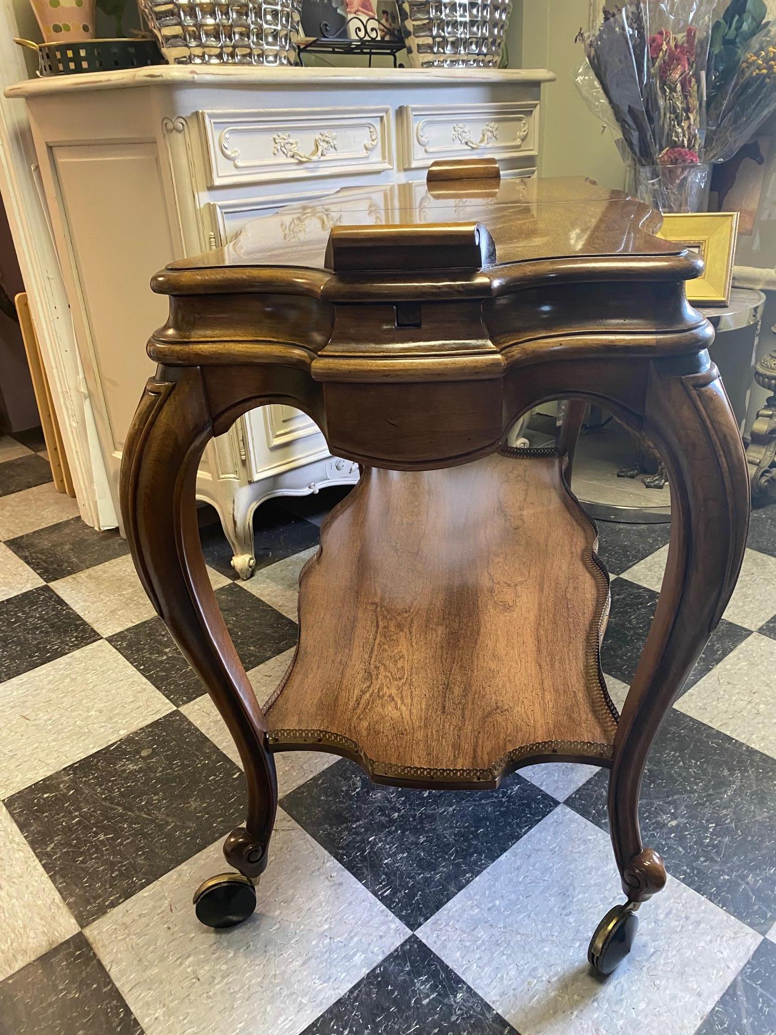 Vintage Wood with Brass Galley Bar Cart In Good Condition For Sale In Livingston, NJ