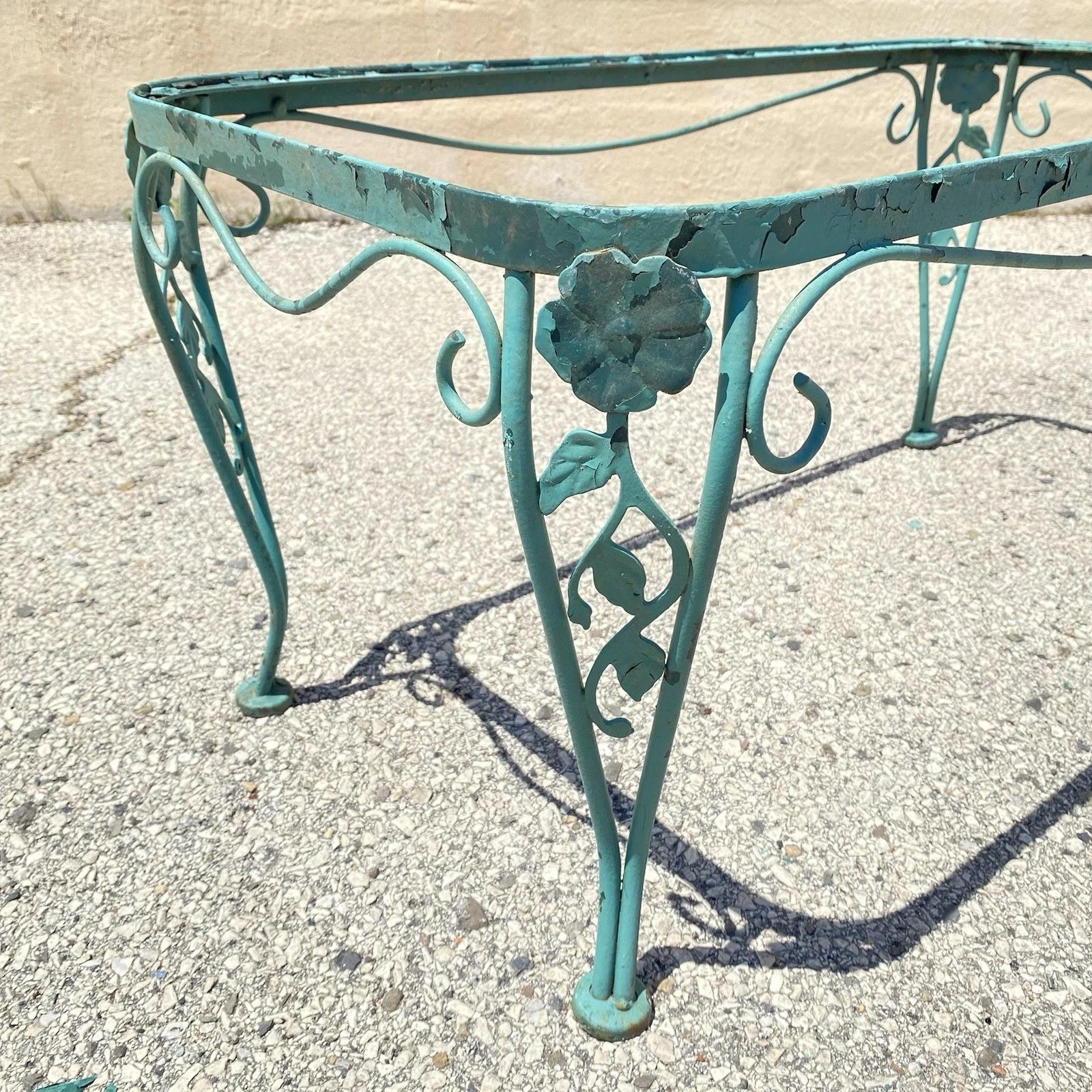 Victorien Vintage Woodard Chantilly Rose Green Wrought Iron Garden Patio Coffee Table en vente