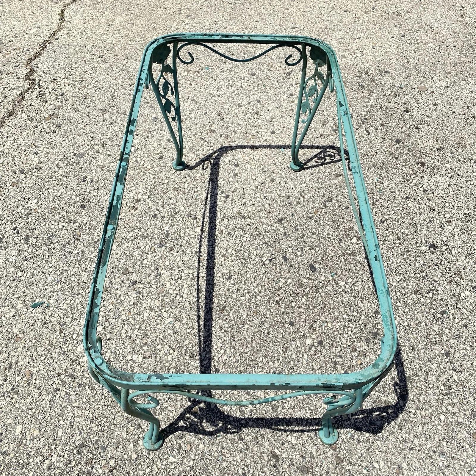 Vintage Woodard Chantilly Rose Green Wrought Iron Garden Patio Coffee Table Bon état - En vente à Philadelphia, PA