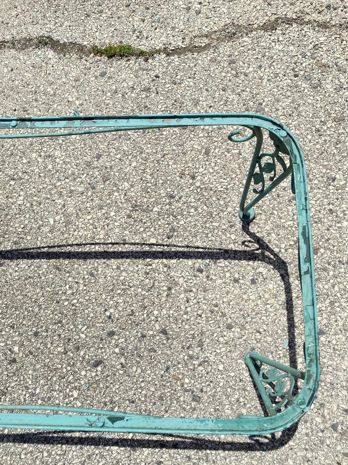 20ième siècle Vintage Woodard Chantilly Rose Green Wrought Iron Garden Patio Coffee Table en vente