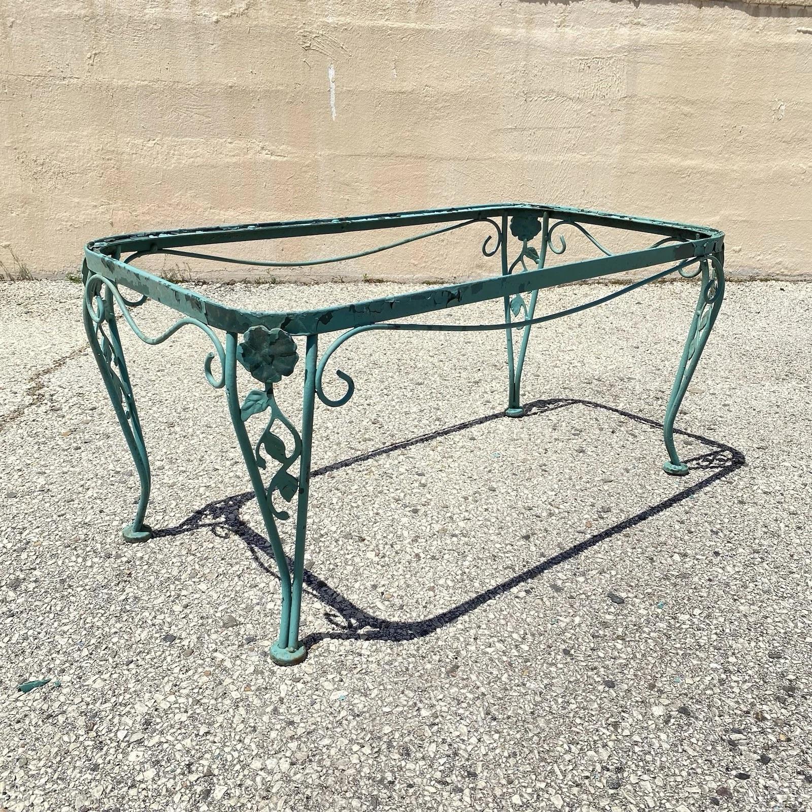 Fer forgé Vintage Woodard Chantilly Rose Green Wrought Iron Garden Patio Coffee Table en vente