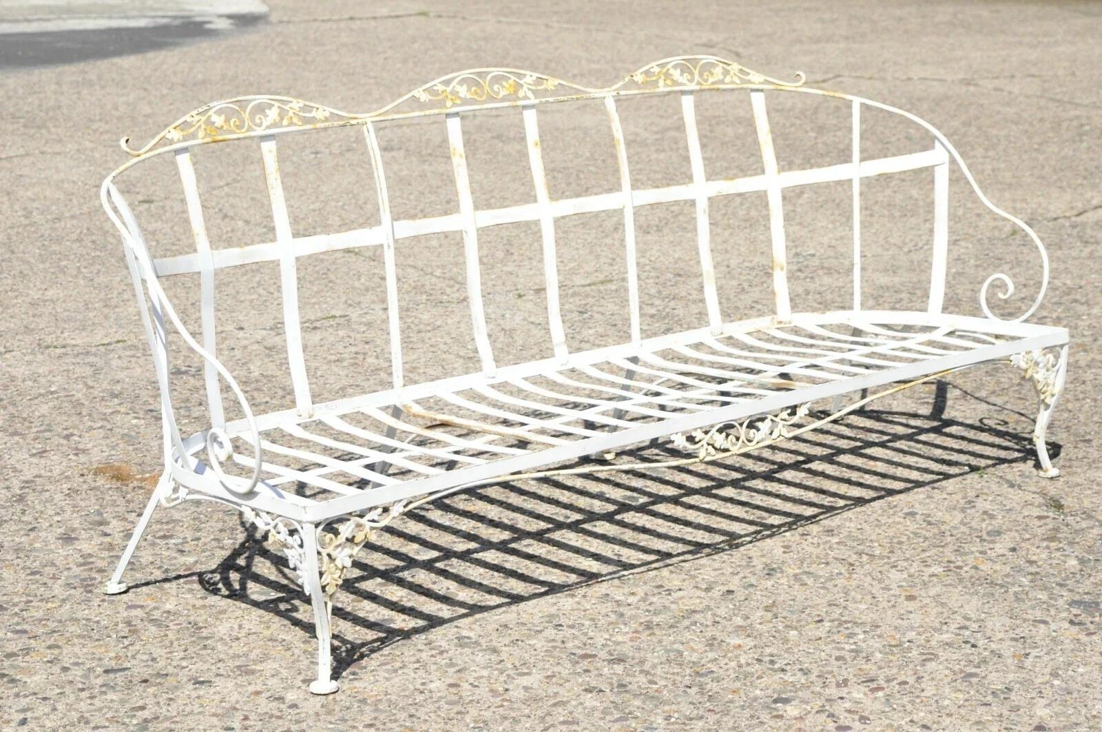 Envíanos un mensaje con tu código postal para solicitar un presupuesto de envío nacional más razonable.

Vintage Woodard Chantilly Rose Sofá de hierro forjado de 3 plazas para jardín patio terraza acristalada. El artículo presenta marcas originales