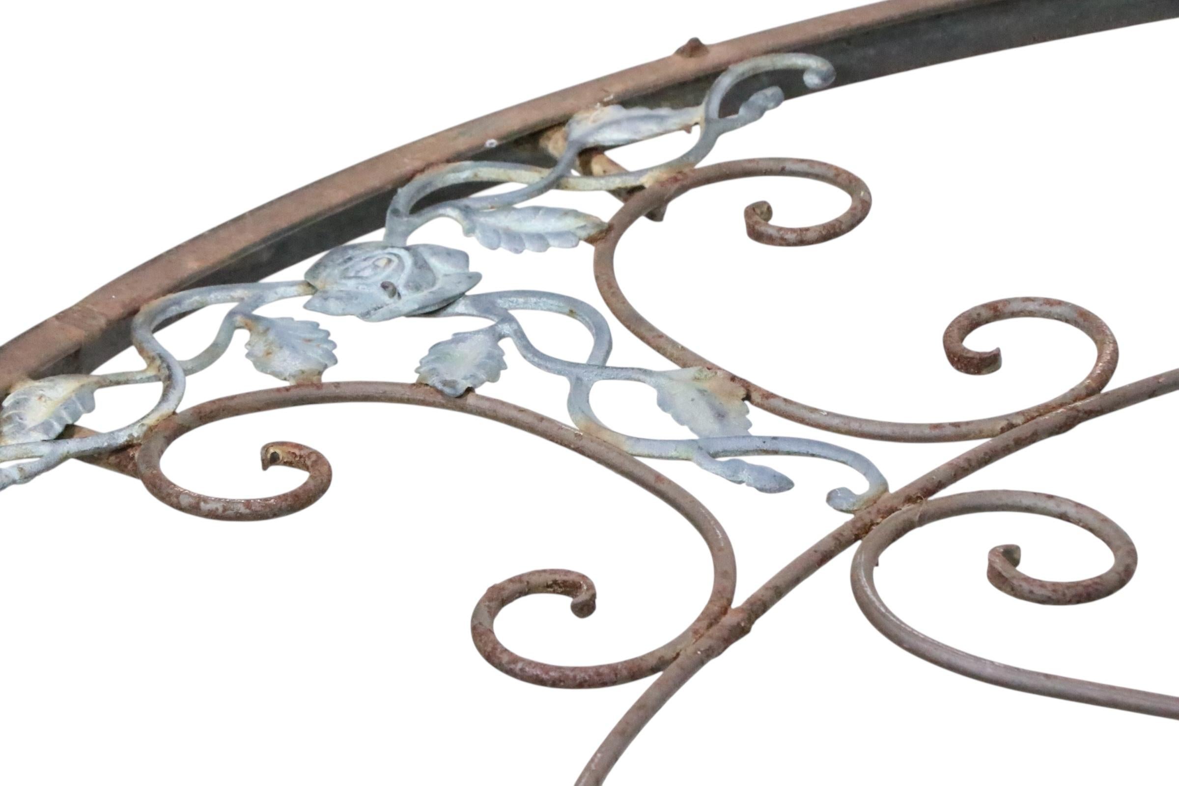 Americano Tavolino vintage in ferro battuto Woodard Chantilly Rose in vendita