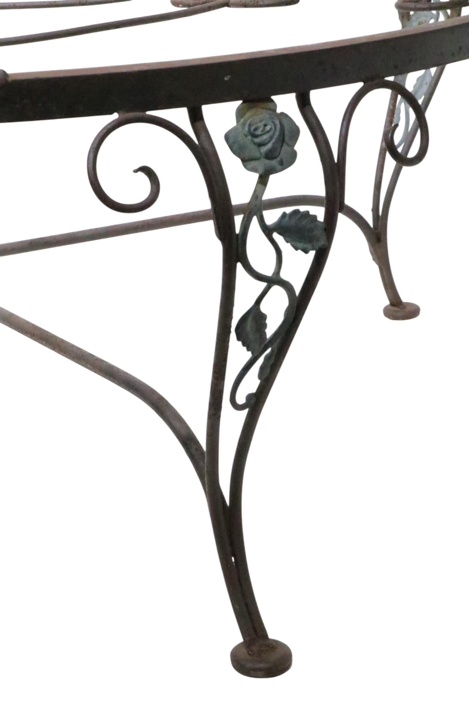 XX secolo Tavolino vintage in ferro battuto Woodard Chantilly Rose in vendita