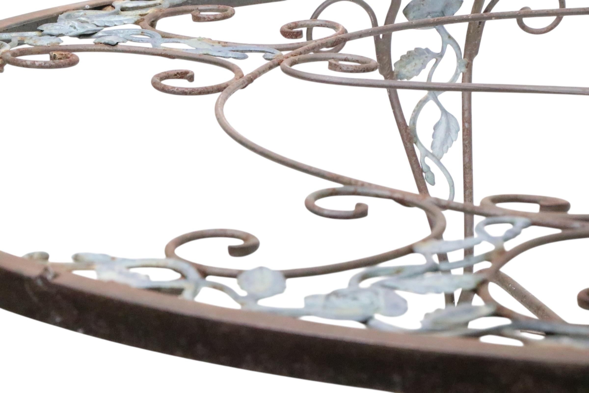 Vetro Tavolino vintage in ferro battuto Woodard Chantilly Rose in vendita