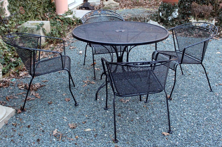 Vintage Woodard Four Chair And Round Table Set At 1stdibs - Sunbeam Wrought Iron Patio Table