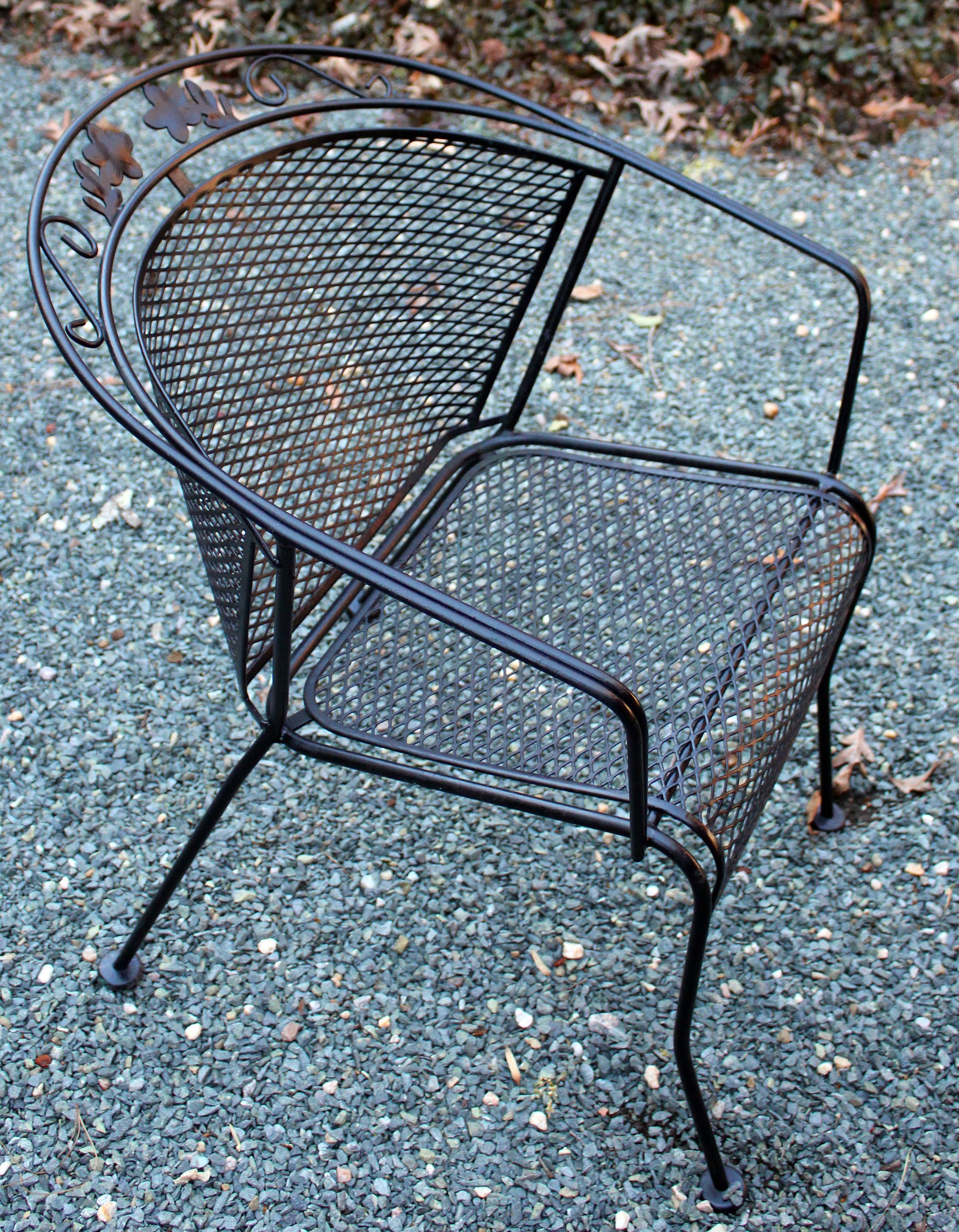 Vintage Woodard Four Chair and Round Table Set 1
