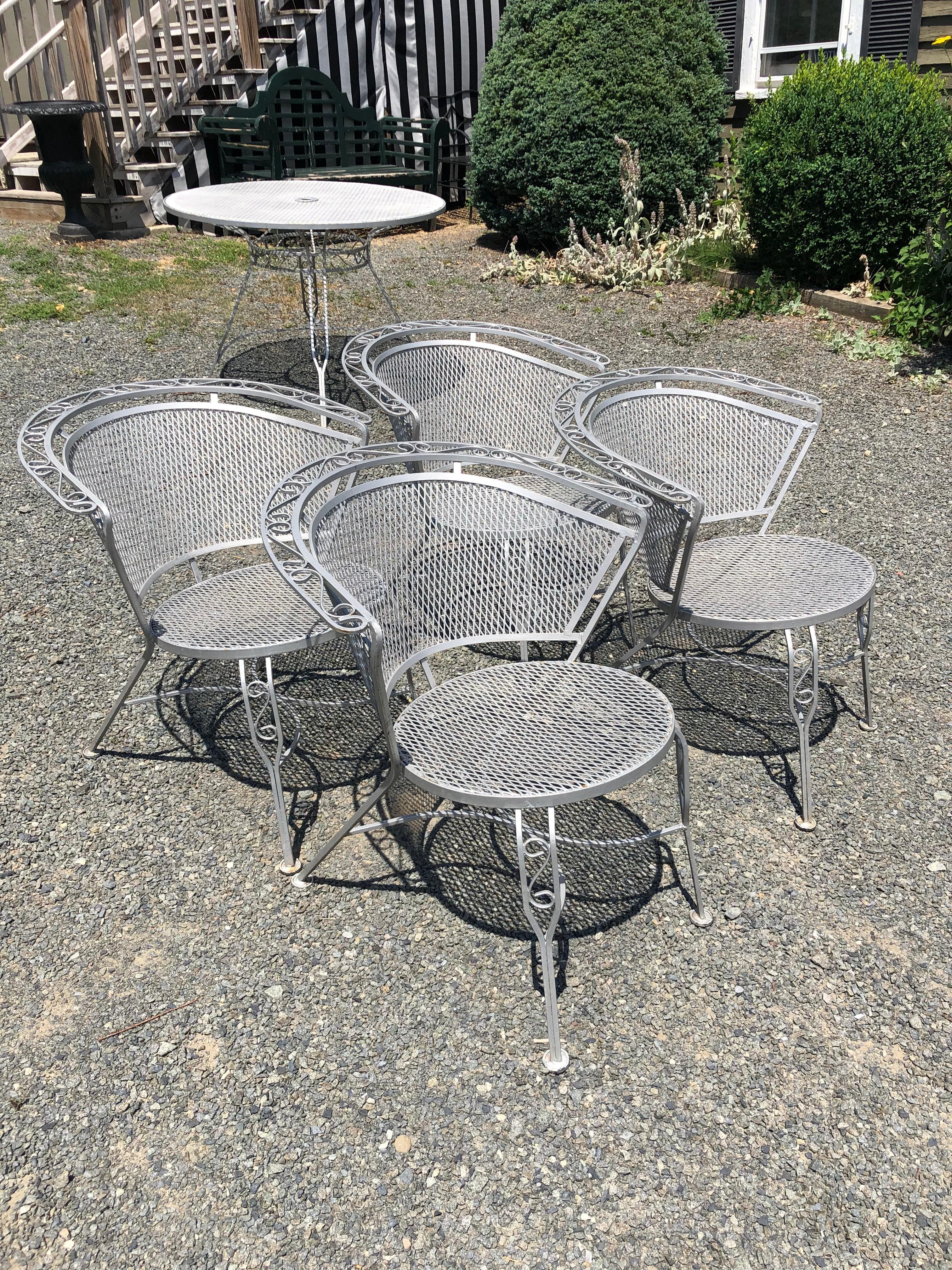 Mid-20th Century Vintage Woodard Midcentury Outdoor Dining Set with Round Table and 4 Chairs