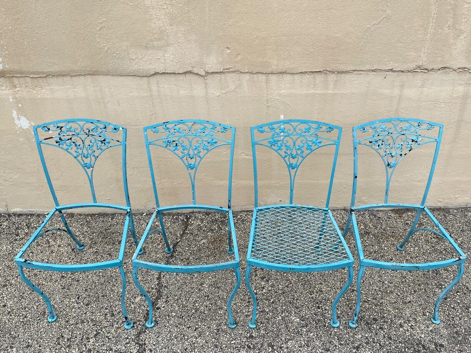 Victorien Ensemble de 4 chaises de salle à manger de jardin vintage Woodard en fer forgé à motif Orleans en vente