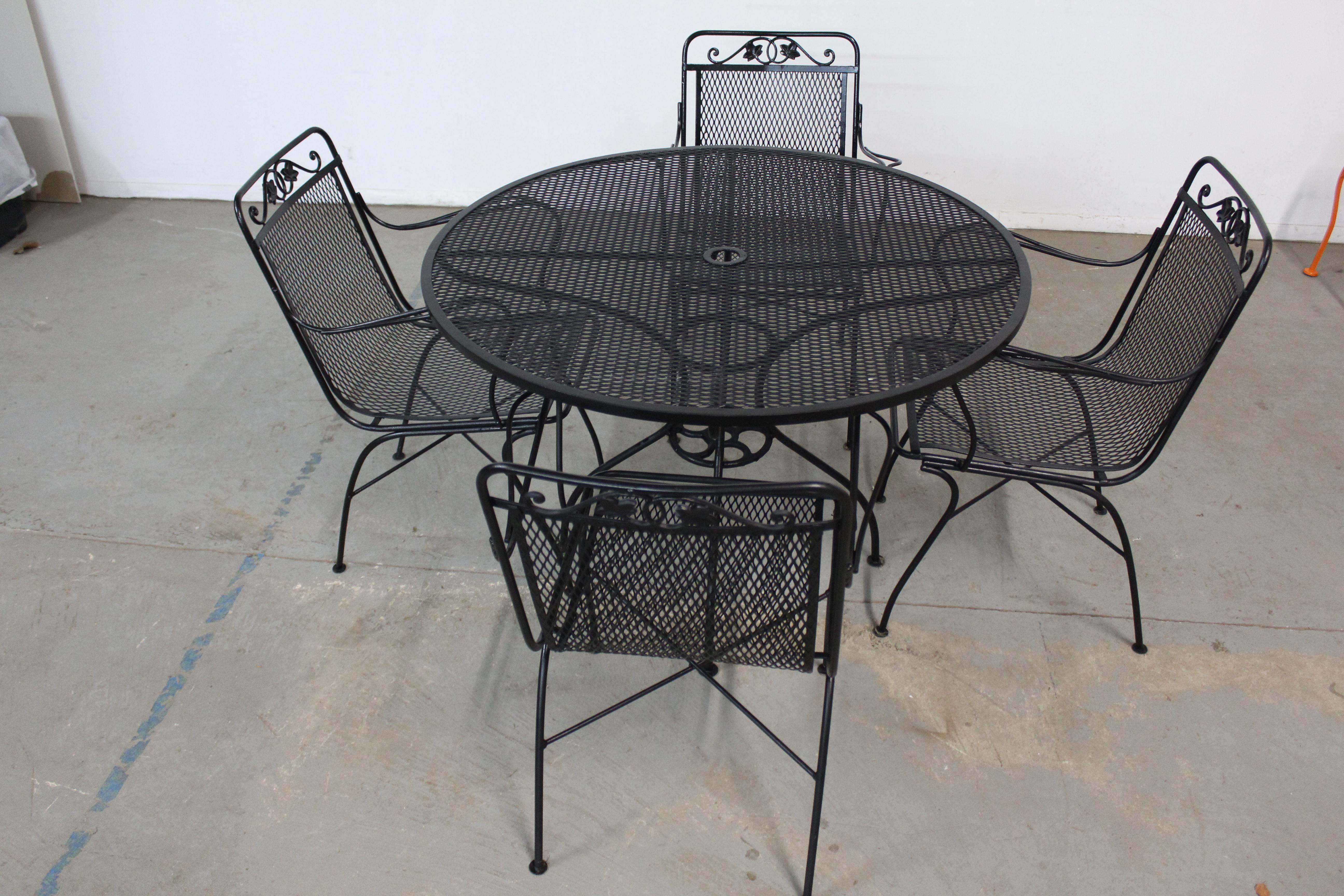 Vintage Woodard Outdoor Iron Table and 4 Chairs  For Sale 11