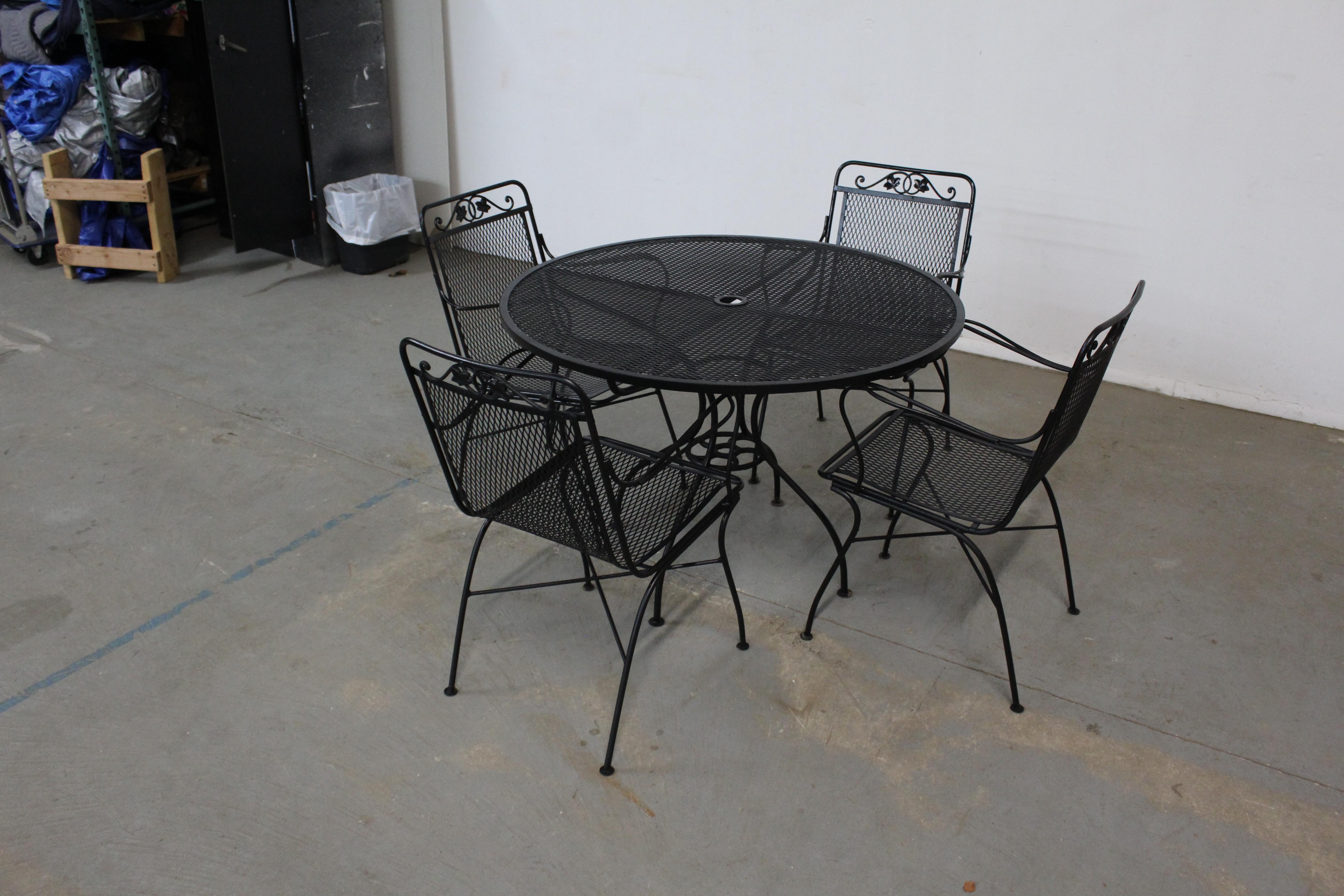 Vintage Woodard Outdoor Iron Table and 4 Chairs  For Sale 12