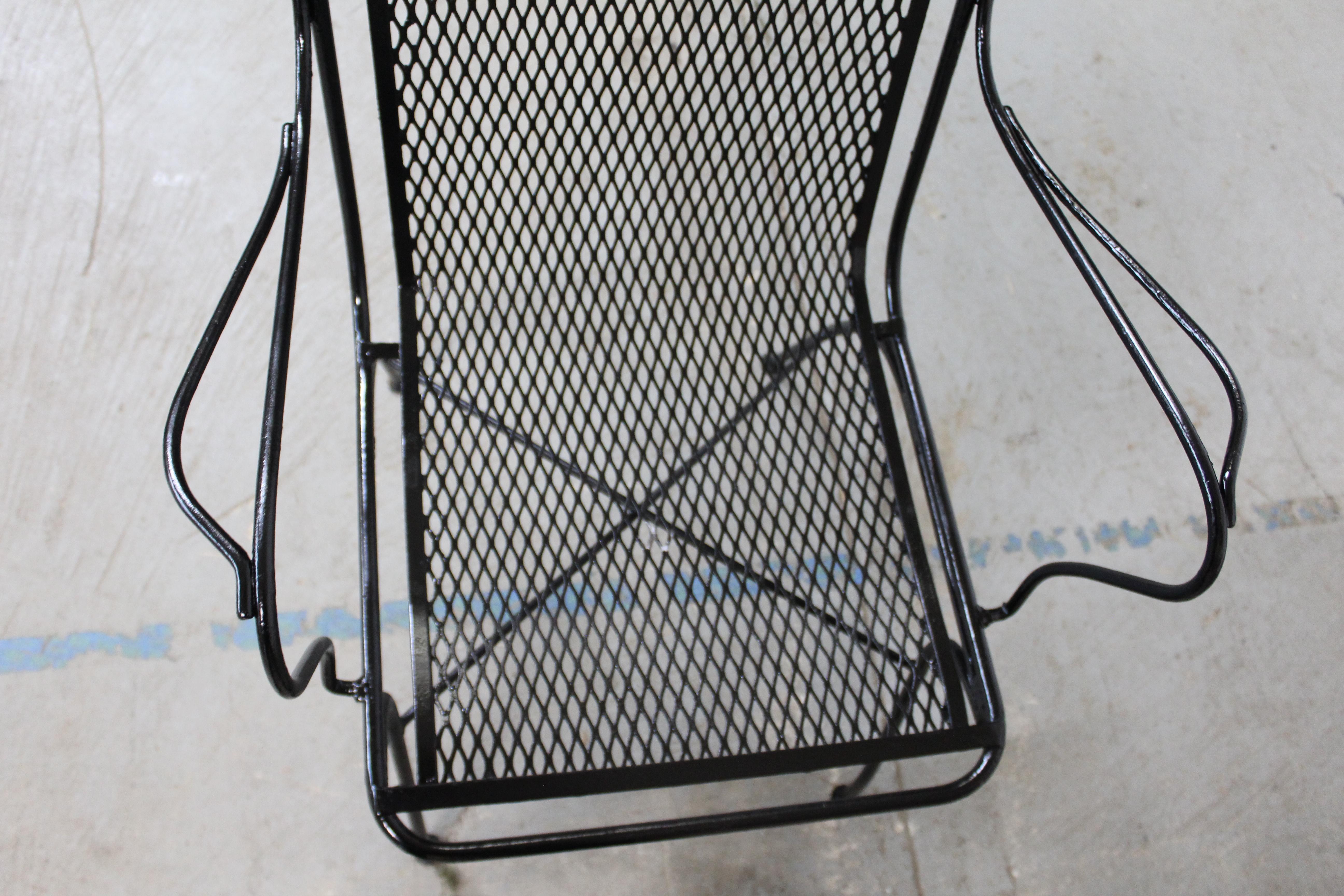 Vintage Woodard Outdoor Iron Table and 4 Chairs  For Sale 2