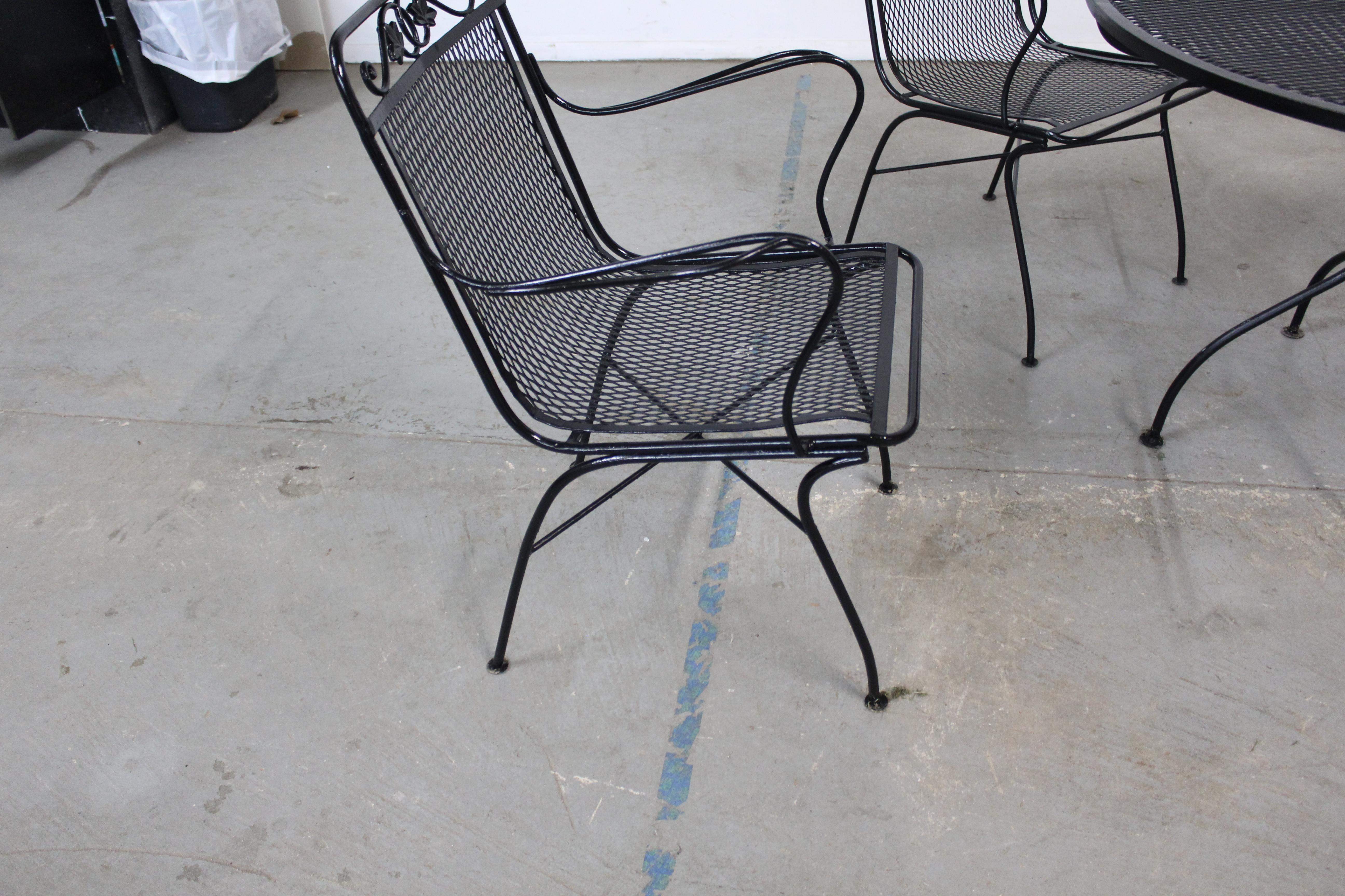Vintage Woodard Outdoor Iron Table and 4 Chairs  For Sale 3
