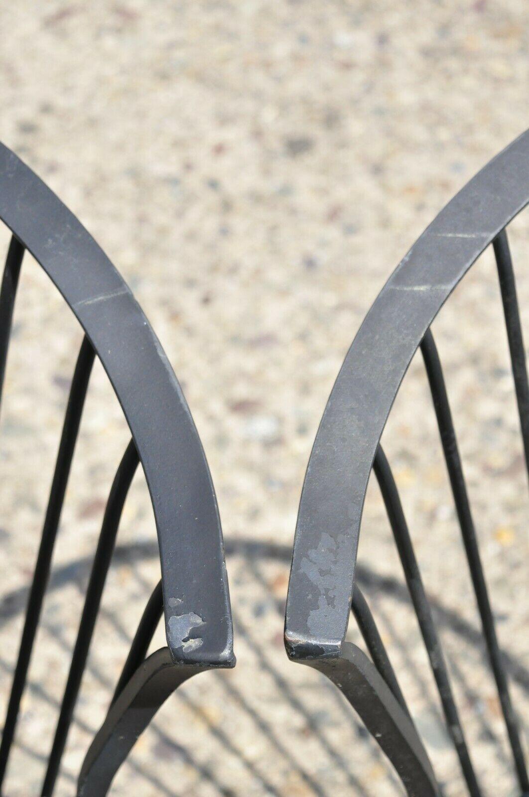 Vintage Woodard Pinecrest Style Wrought Iron Garden Patio Side Chairs, Set of 4 In Good Condition In Philadelphia, PA