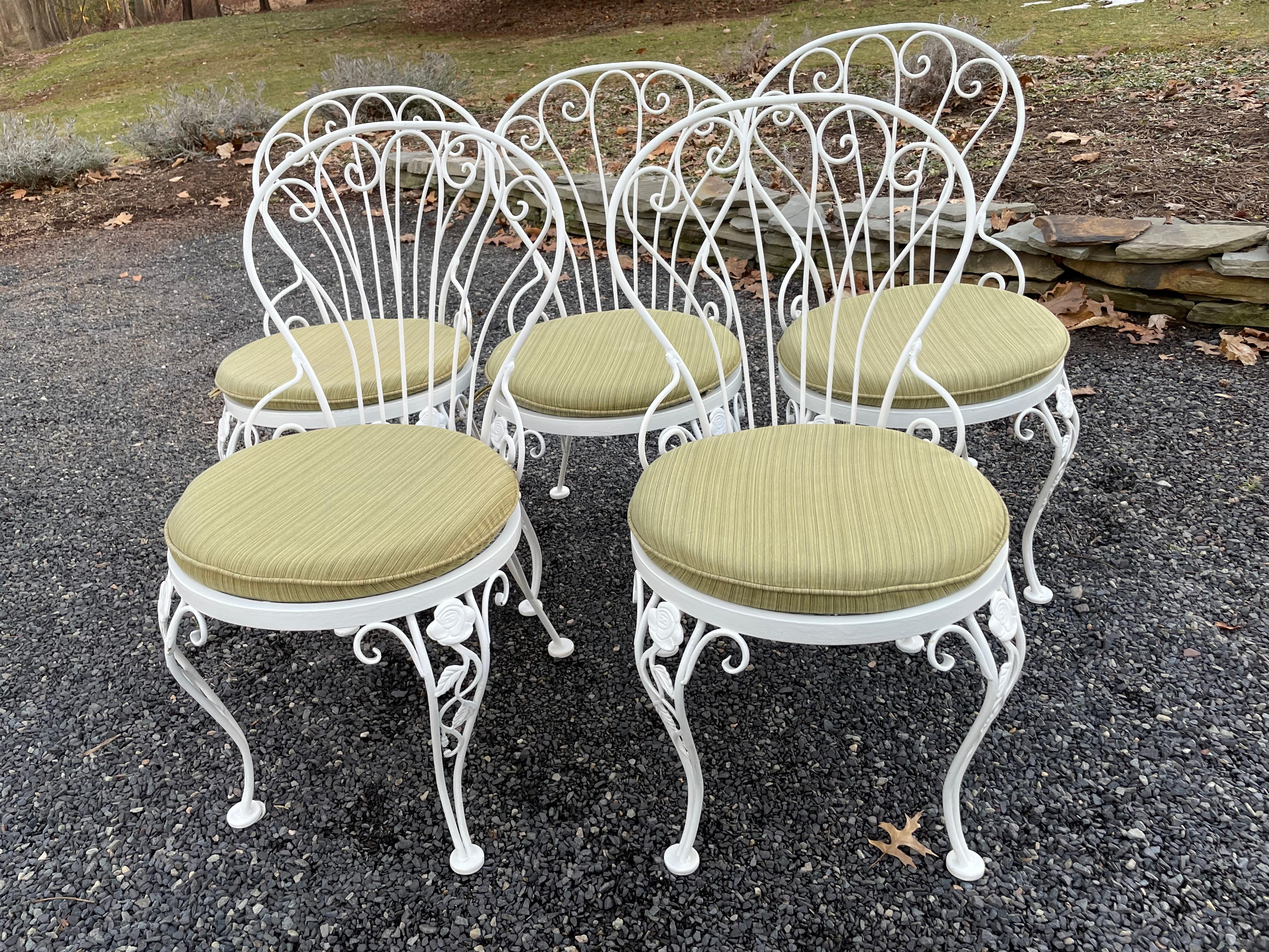 Vintage Woodard Round Dining Table and Set of 5 Bistro Chairs 1