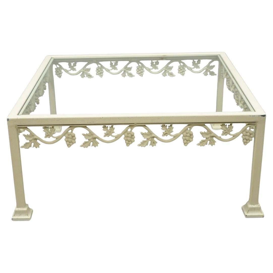 Table basse carrée en verre "Grapevine" en fer forgé blanc, Vintage By Whiting en vente