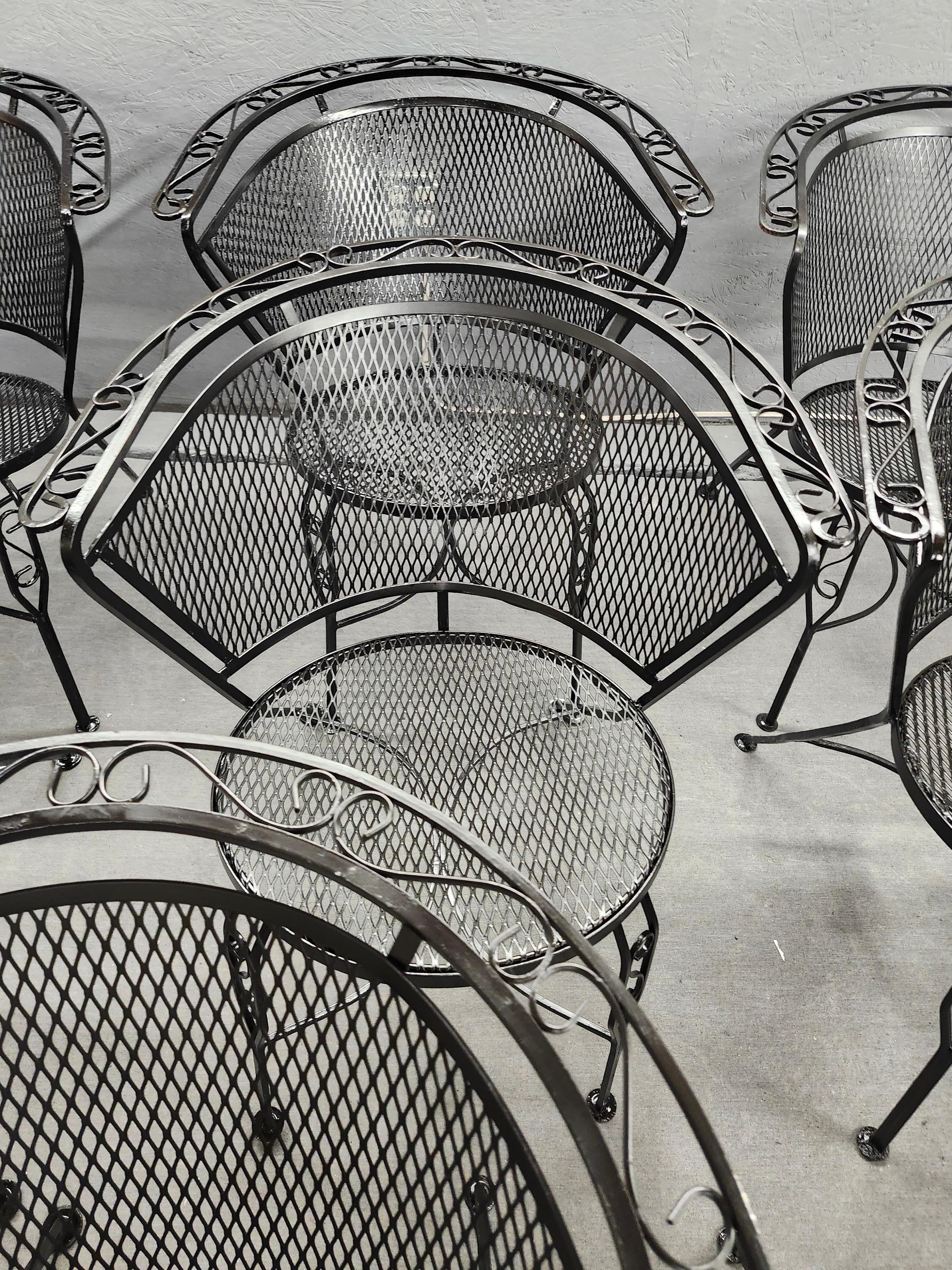 Nord-américain Ensemble de 8 chaises vintage Woodard en fer forgé en vente
