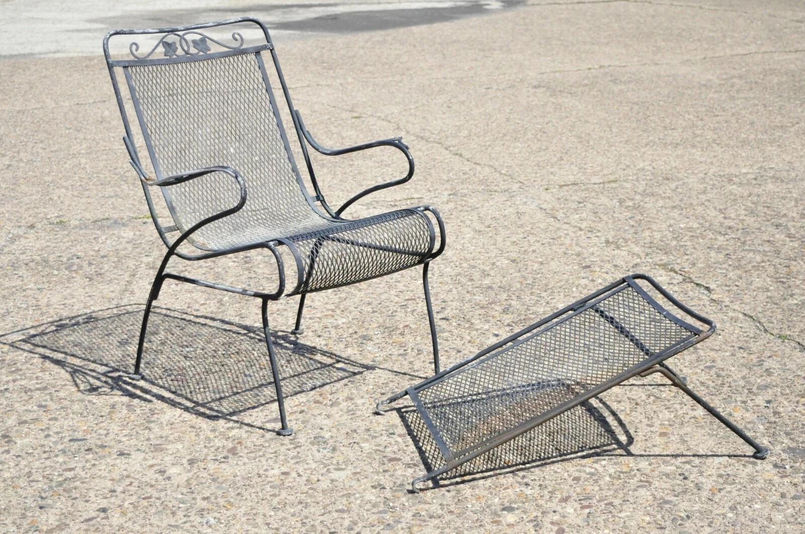 Silla chaise longue de jardín de hierro forjado Woodard vintage con reposapiés extraíble en venta 5
