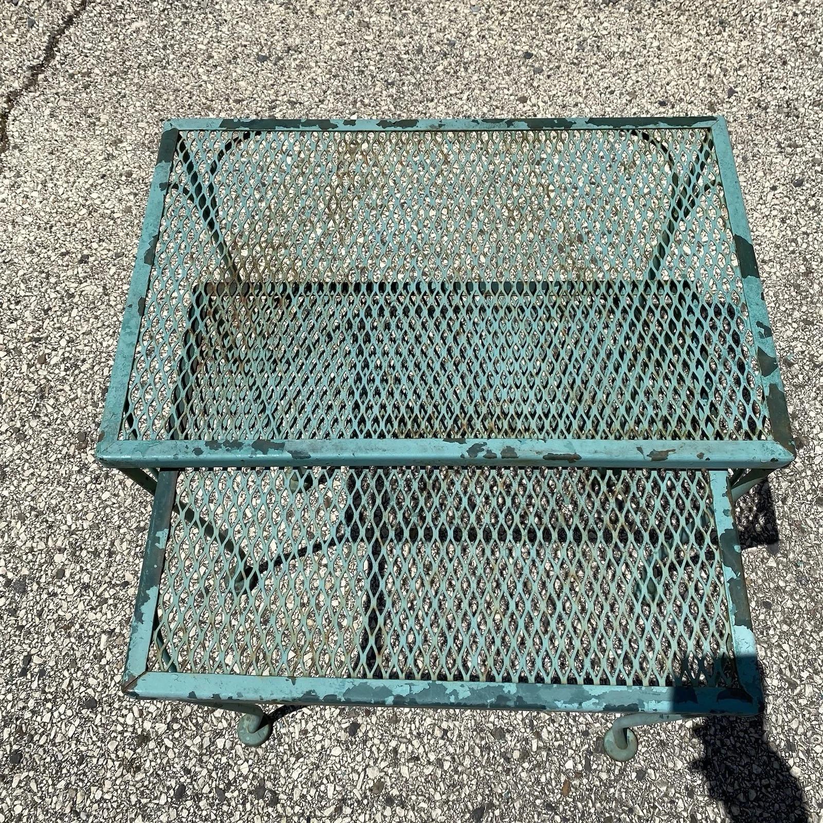 Victorien Vintage Woodard Wrought Iron Green Garden Patio Nesting Side Tables - 2 Pcs en vente