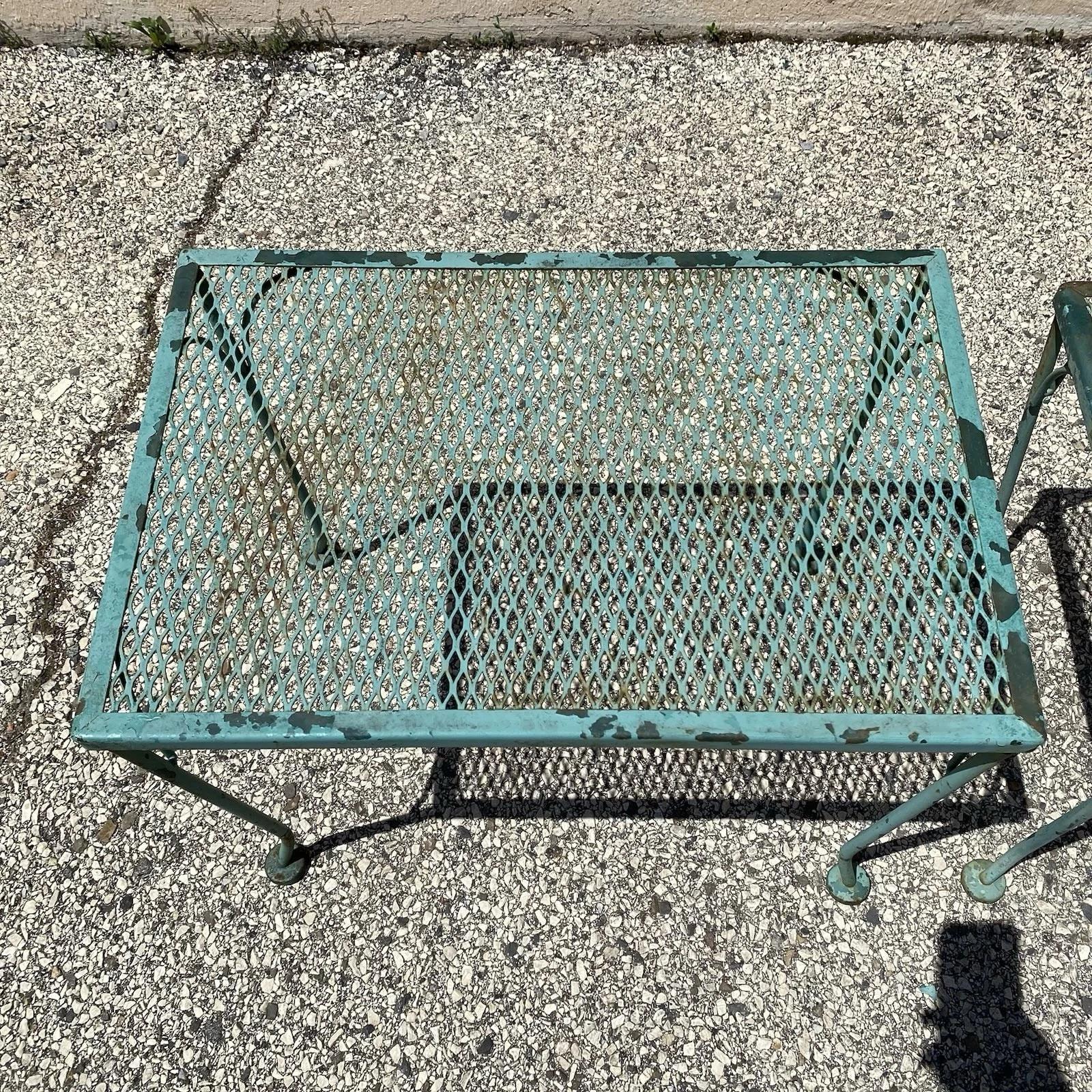 Vintage Woodard Wrought Iron Green Garden Patio Nesting Side Tables - 2 Pcs Bon état - En vente à Philadelphia, PA