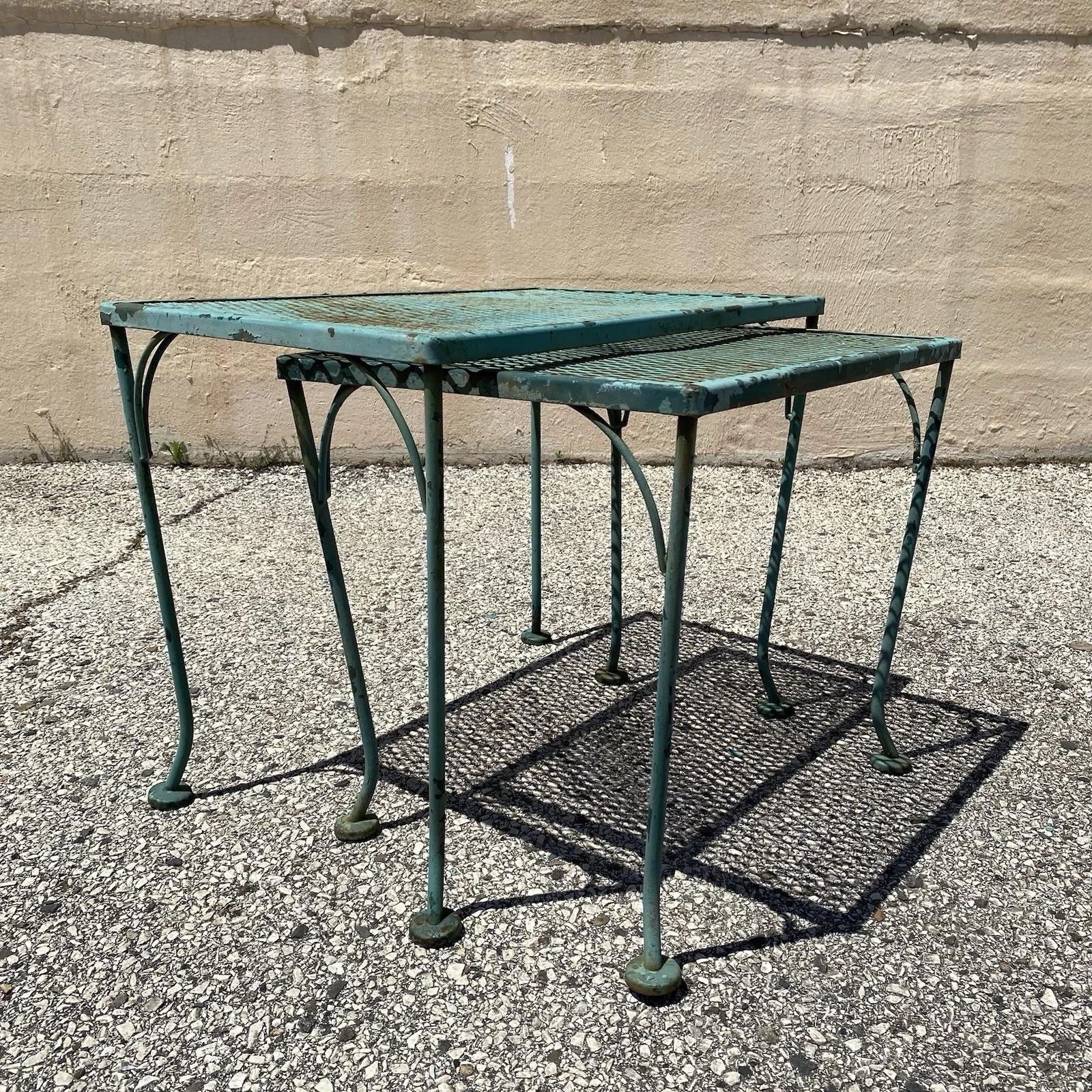 Fer forgé Vintage Woodard Wrought Iron Green Garden Patio Nesting Side Tables - 2 Pcs en vente