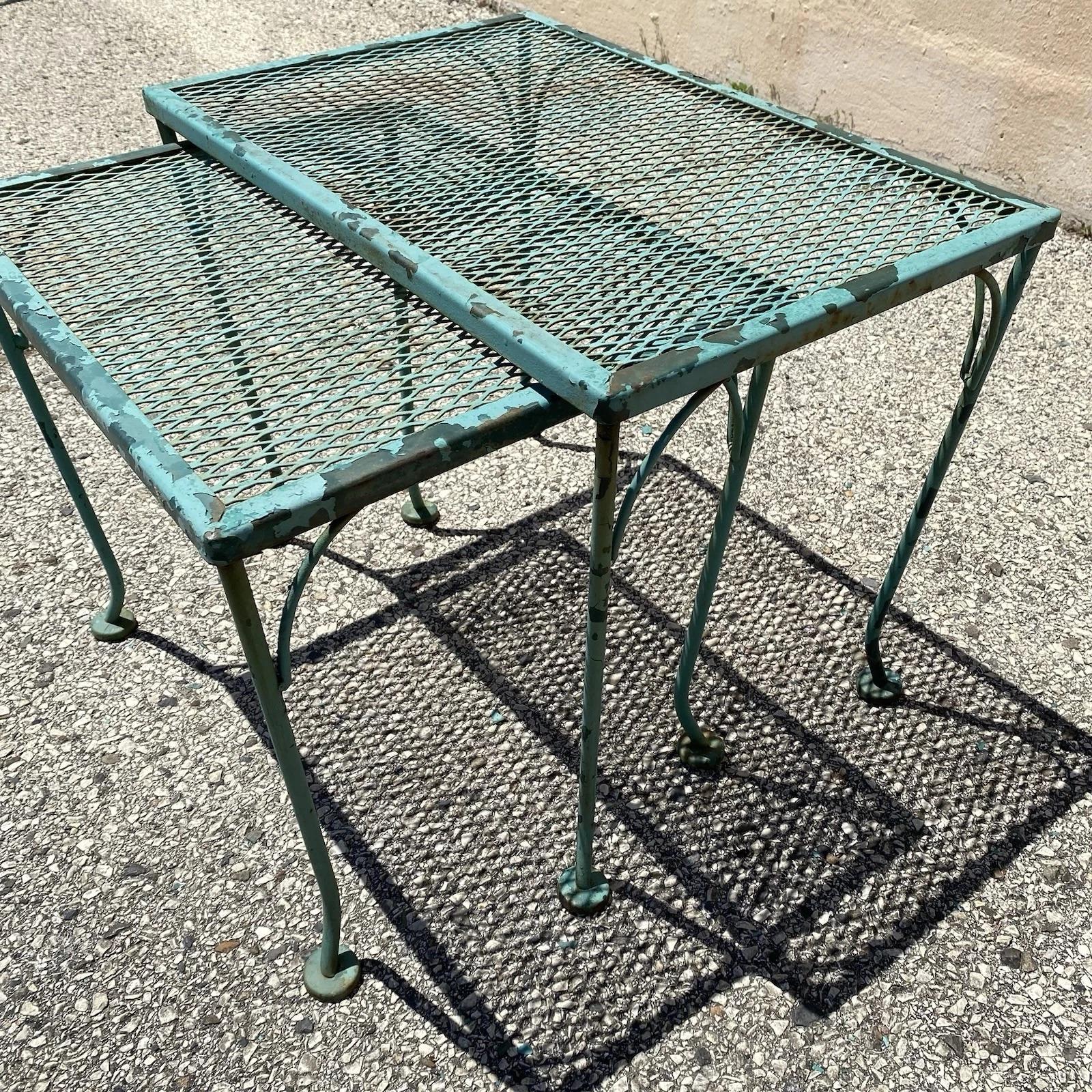 Vintage Woodard Wrought Iron Green Garden Patio Nesting Side Tables - 2 Pcs en vente 1