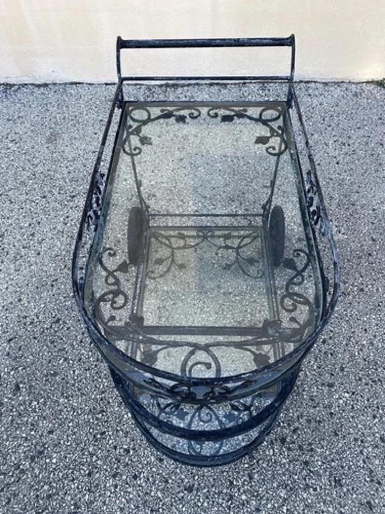 Vintage Woodard Schmiedeeisen Blatt & Vine geschwungenen Glas Garten Patio Bar Teewagen im Zustand „Gut“ im Angebot in Philadelphia, PA