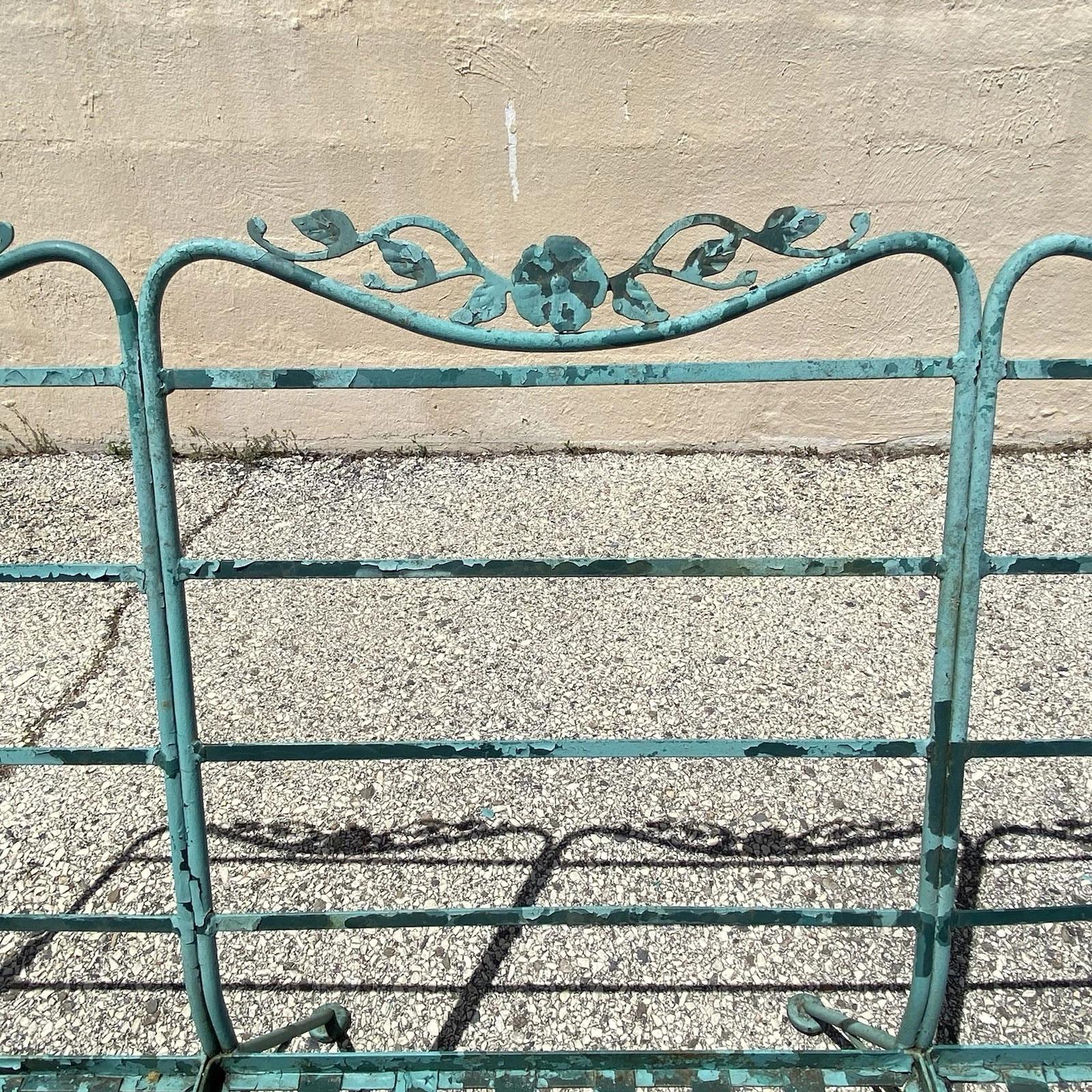 Vintage Woodard Wrought Iron Patio 3 Seat Sofa and Pair Lounge Chairs - 3 Pcs en vente 3