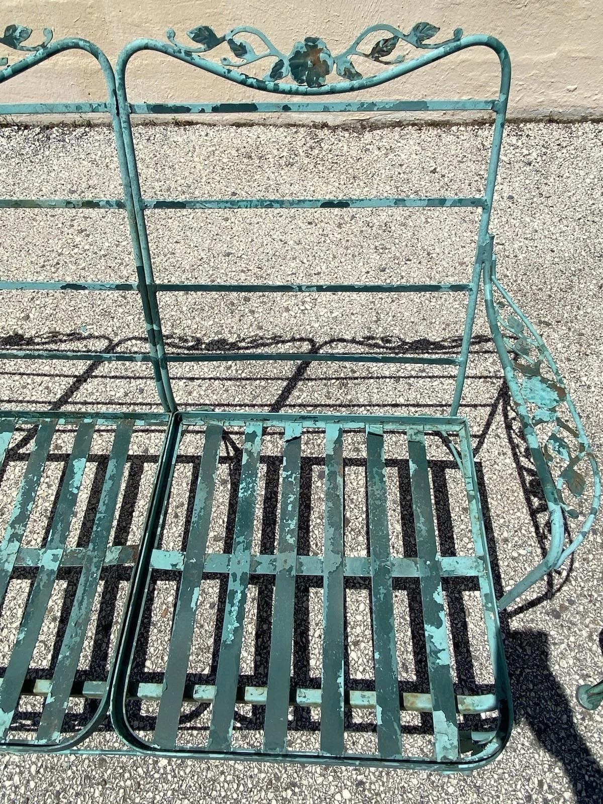 Vintage Woodard Wrought Iron Patio 3 Seat Sofa and Pair Lounge Chairs - 3 Pcs en vente 4