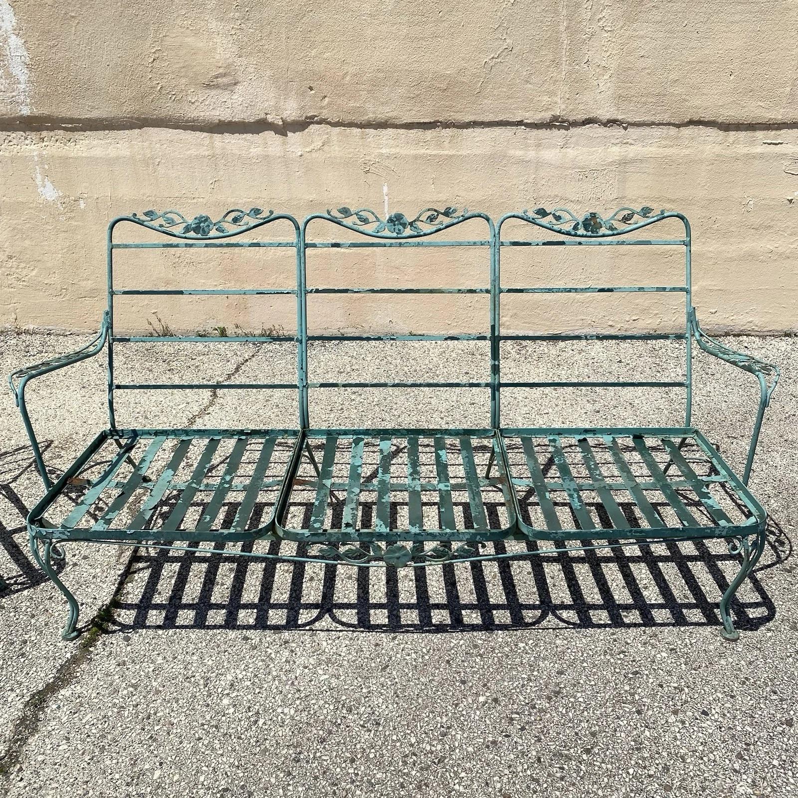 Vintage Woodard Wrought Iron Patio 3 Seat Sofa and Pair Lounge Chairs - 3 Pcs en vente 8