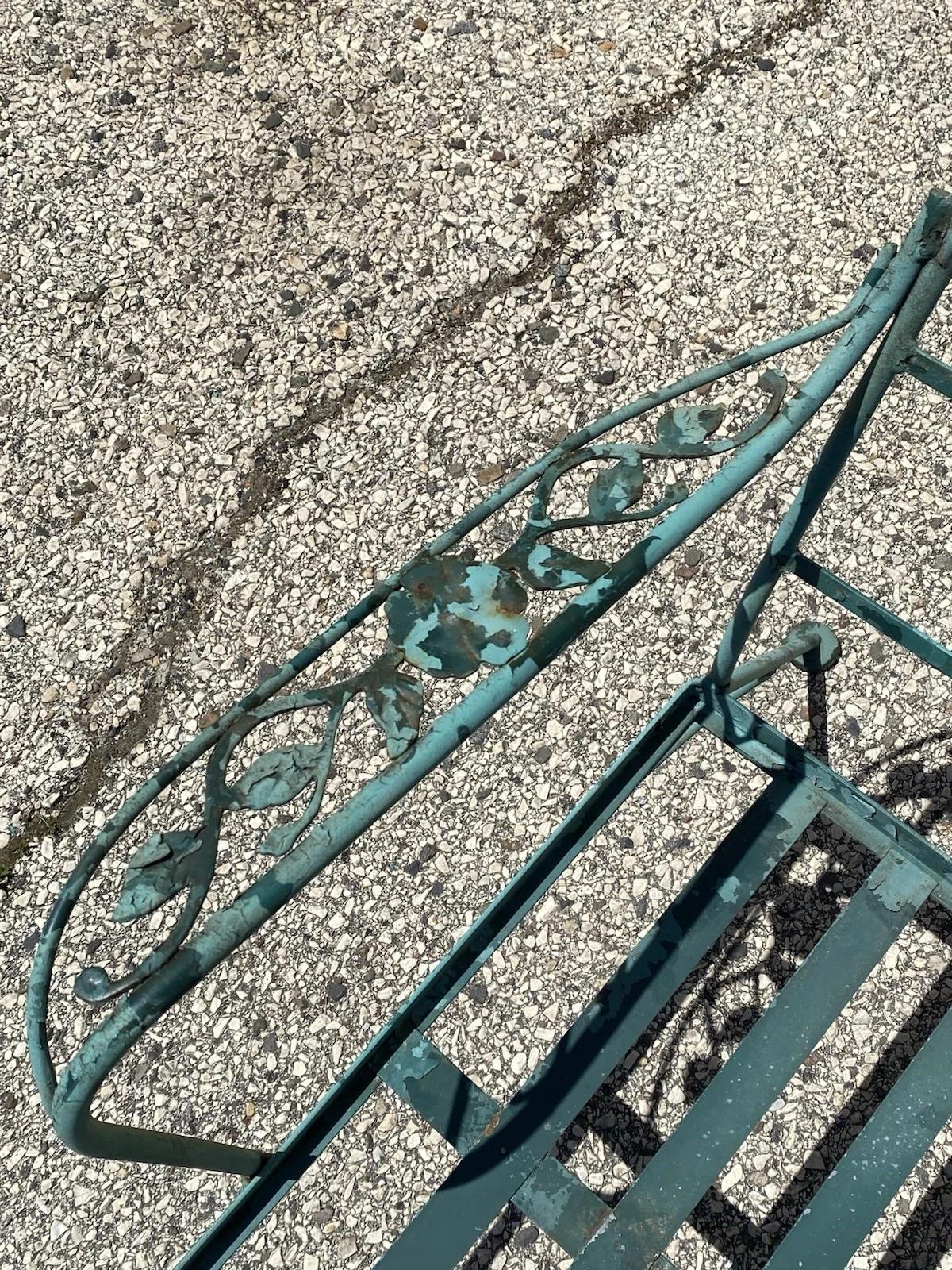 Vintage Woodard Wrought Iron Patio 3 Seat Sofa and Pair Lounge Chairs - 3 Pcs en vente 1