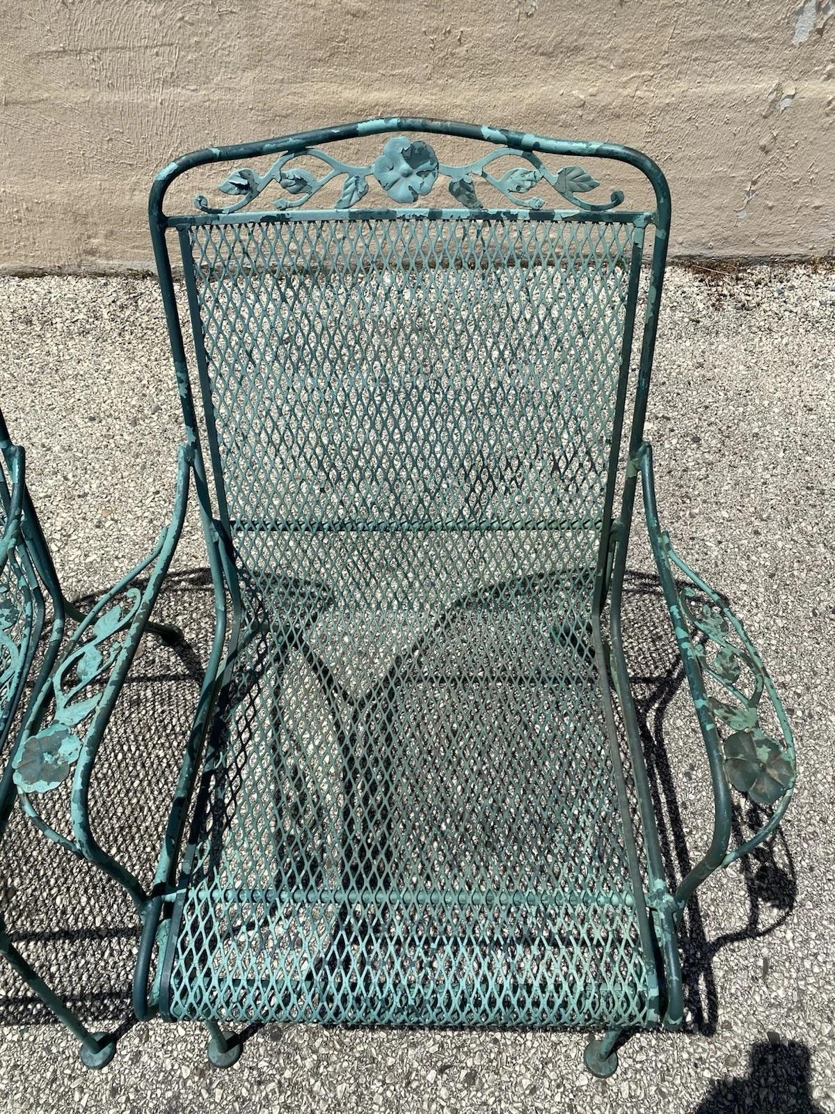 Vintage Woodard Wrought Iron Patio Dining Set w/ Round Pedestal Base Table 5 Pcs en vente 4