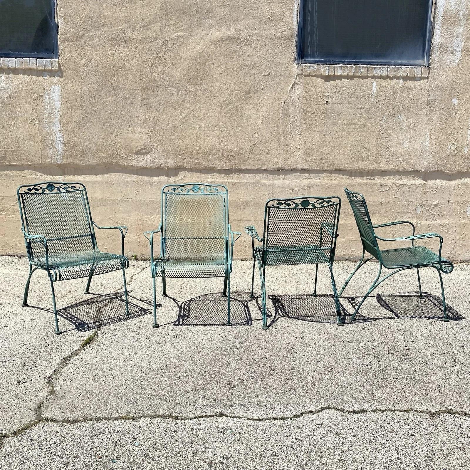 Victorien Vintage Woodard Wrought Iron Patio Dining Set w/ Round Pedestal Base Table 5 Pcs en vente