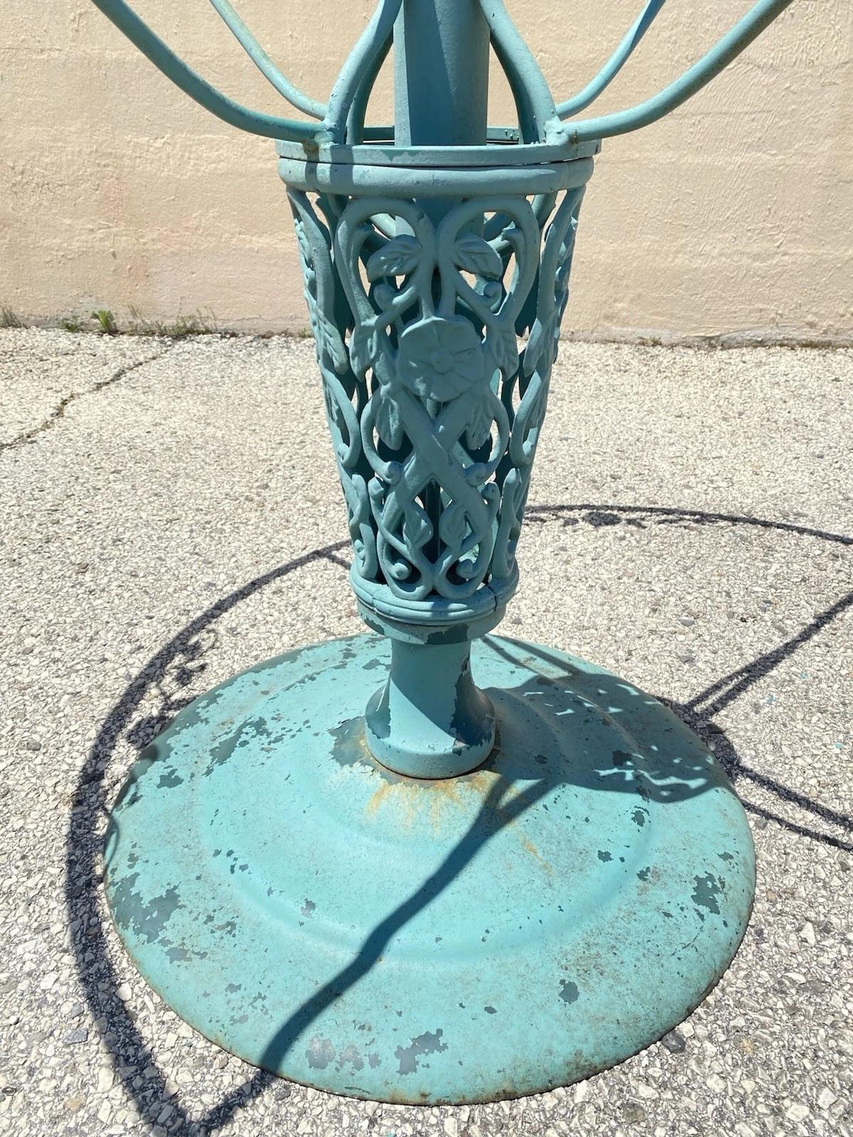 Vintage Woodard Wrought Iron Patio Dining Set w/ Round Pedestal Base Table 5 Pcs en vente 1