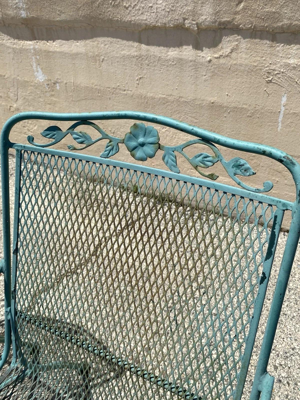Vintage Woodard Wrought Iron Patio Dining Set w/ Round Pedestal Base Table 5 Pcs en vente 2
