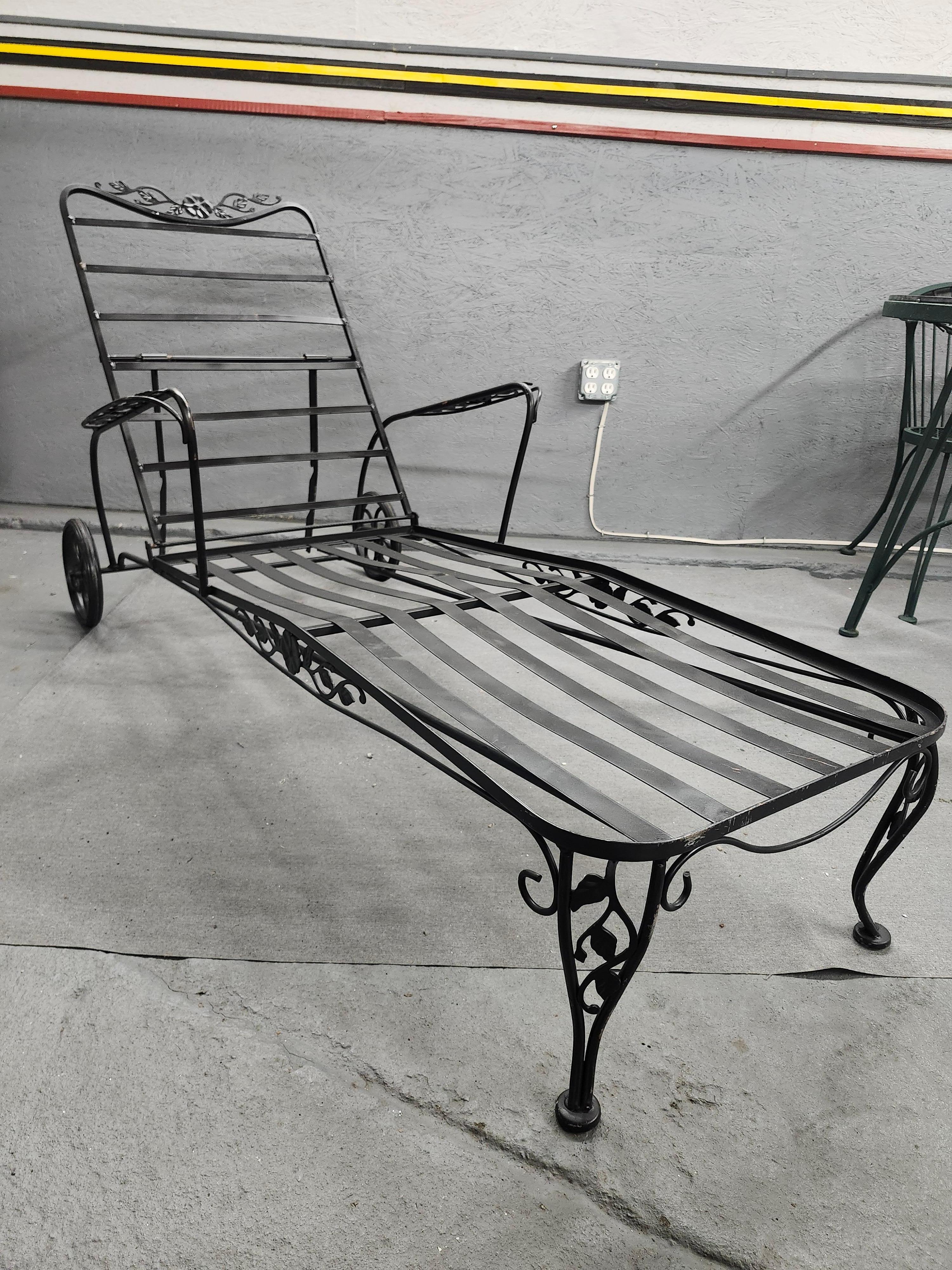 20th Century Vintage Woodard Wrought Iron Patio Lounge Chair For Sale