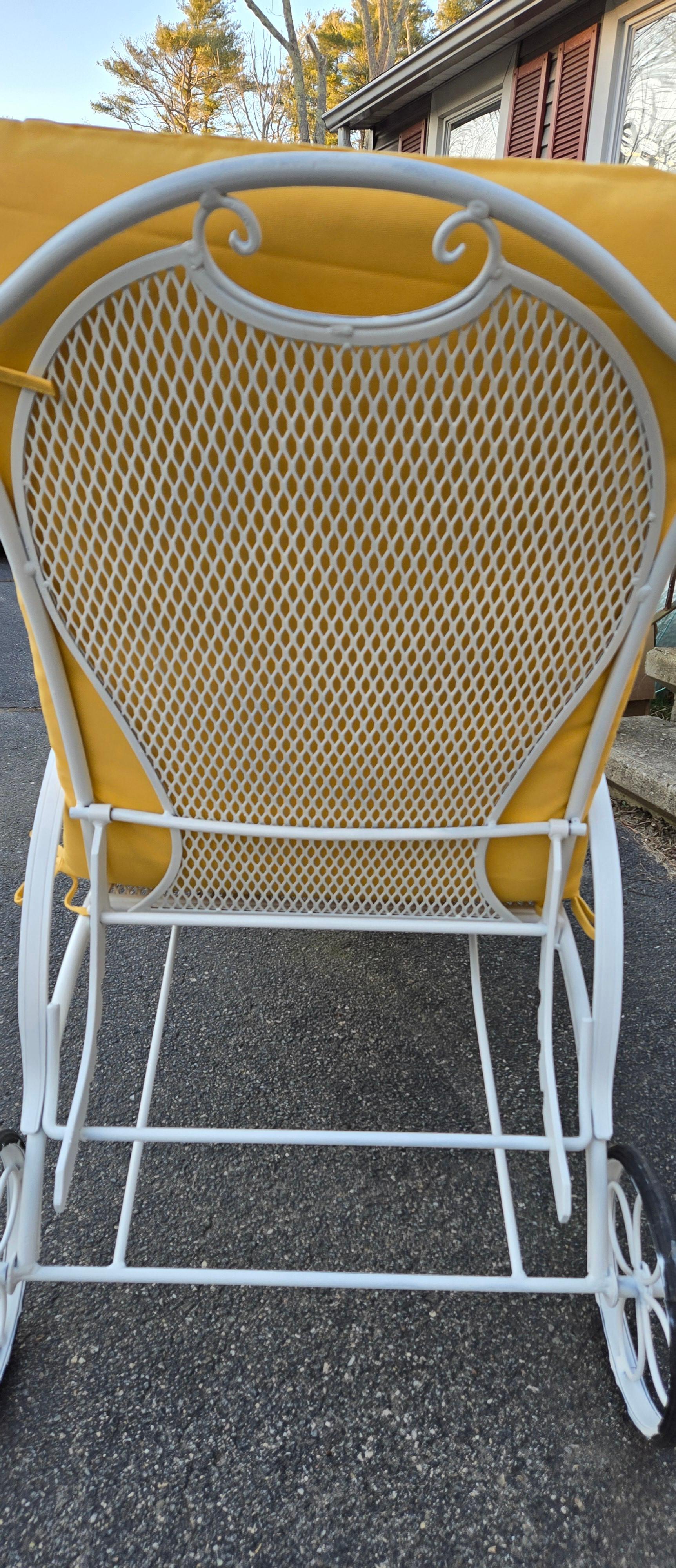 Vintage Woodard Wrought Iron Patio Lounge Chair For Sale 2