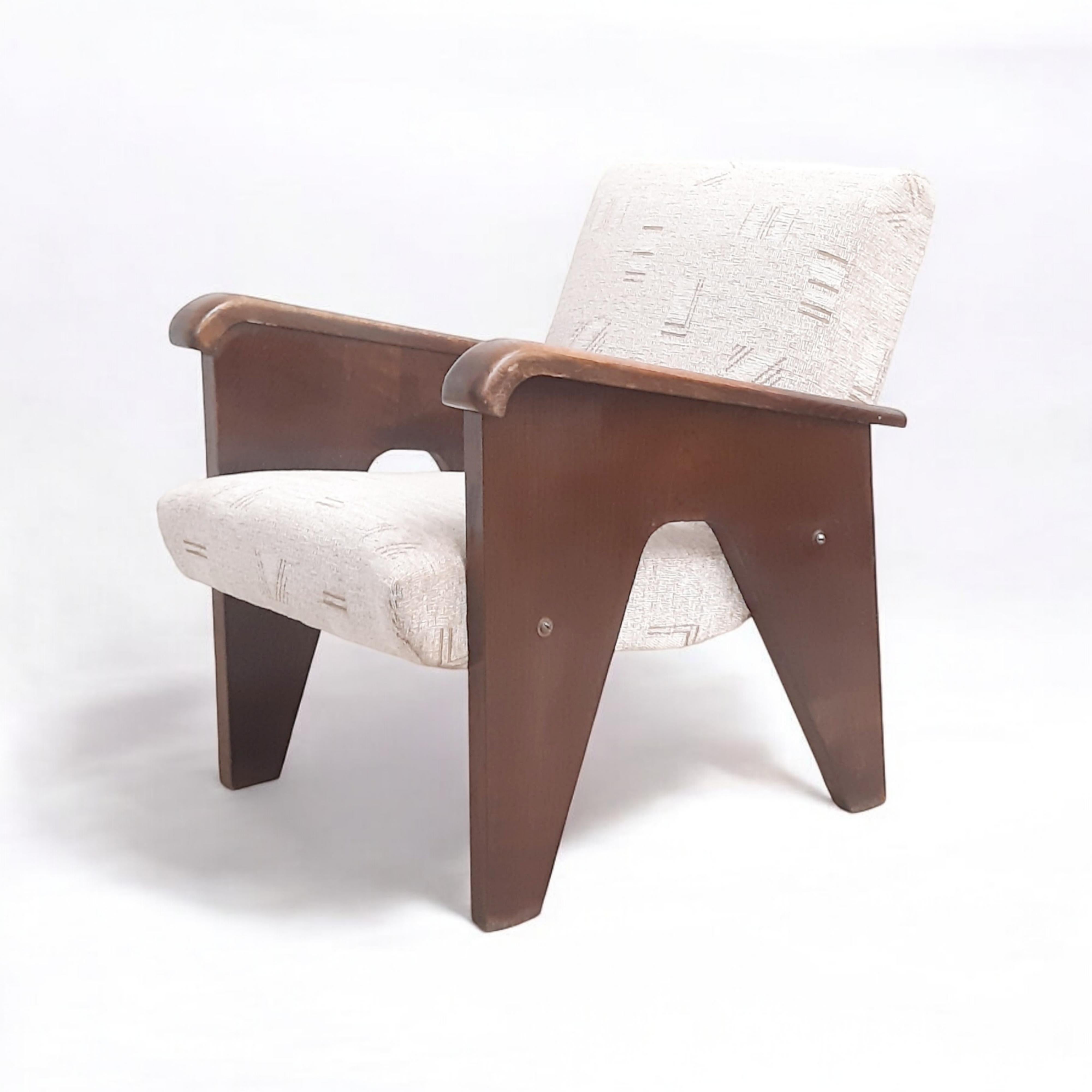 A unique armchair manufactured by UP Závody, the renowned company associated with famous Czech architect Jindřich Halabala, in the late 1940s to early 1950s. The design is attributed to Jan Vaněk. The wooden structure is in good original condition