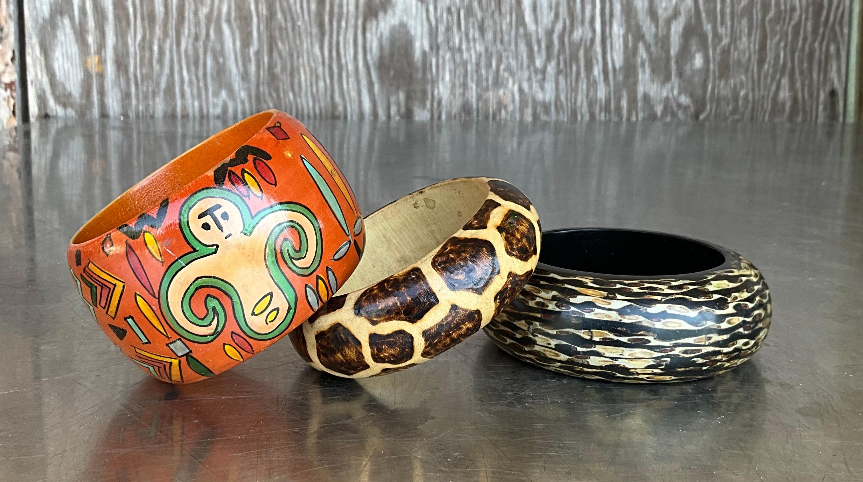 Bangles di legno vintage di ispirazione africana - Set di 3 pezzi In condizioni buone in vendita a West Palm Beach, FL