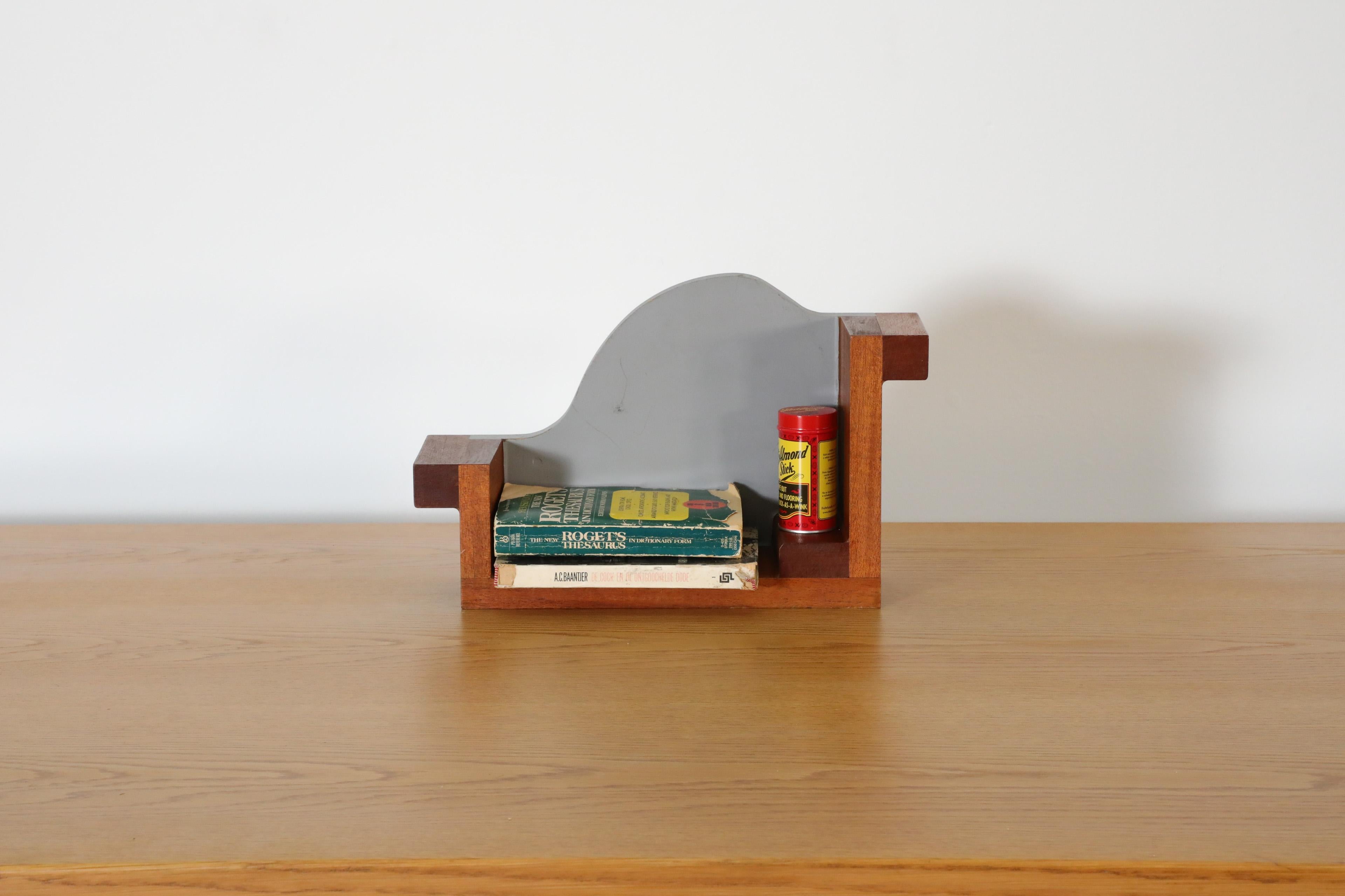 Molde de pieza de avión de madera de época. Puede utilizarse como escultura o como accesorio de estantería o mesa. En estado original con desgaste visible acorde con su edad y uso. Hay otros moldes disponibles que se enumeran por separado.