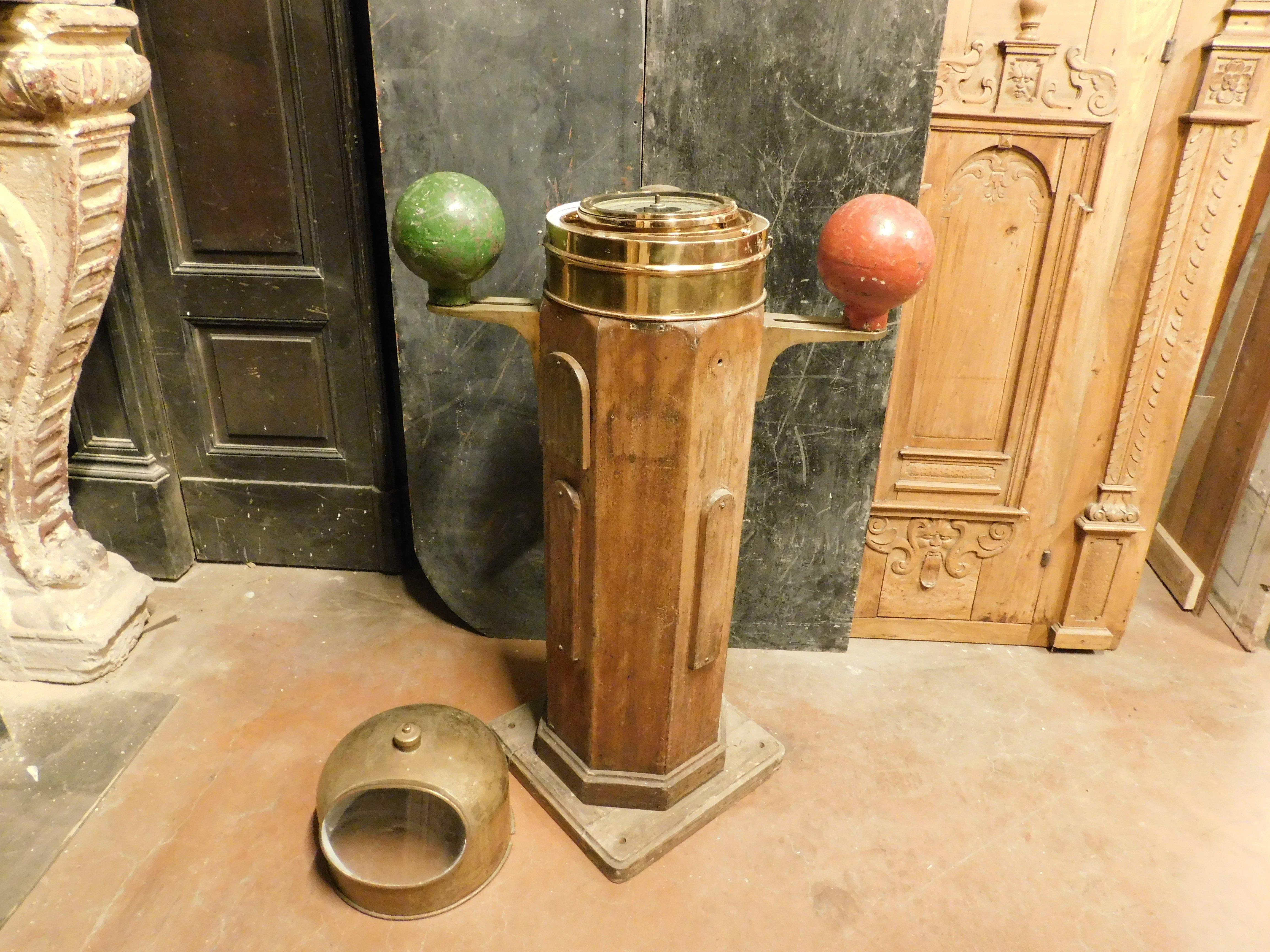 Vintage old ship's compass, in solid wood and gilded brass, dome with internal compass and colored side weights, very fascinating navigation work tool, from Italy from the 1900s. maximum measurement cm w 90 x H 150 x D 60